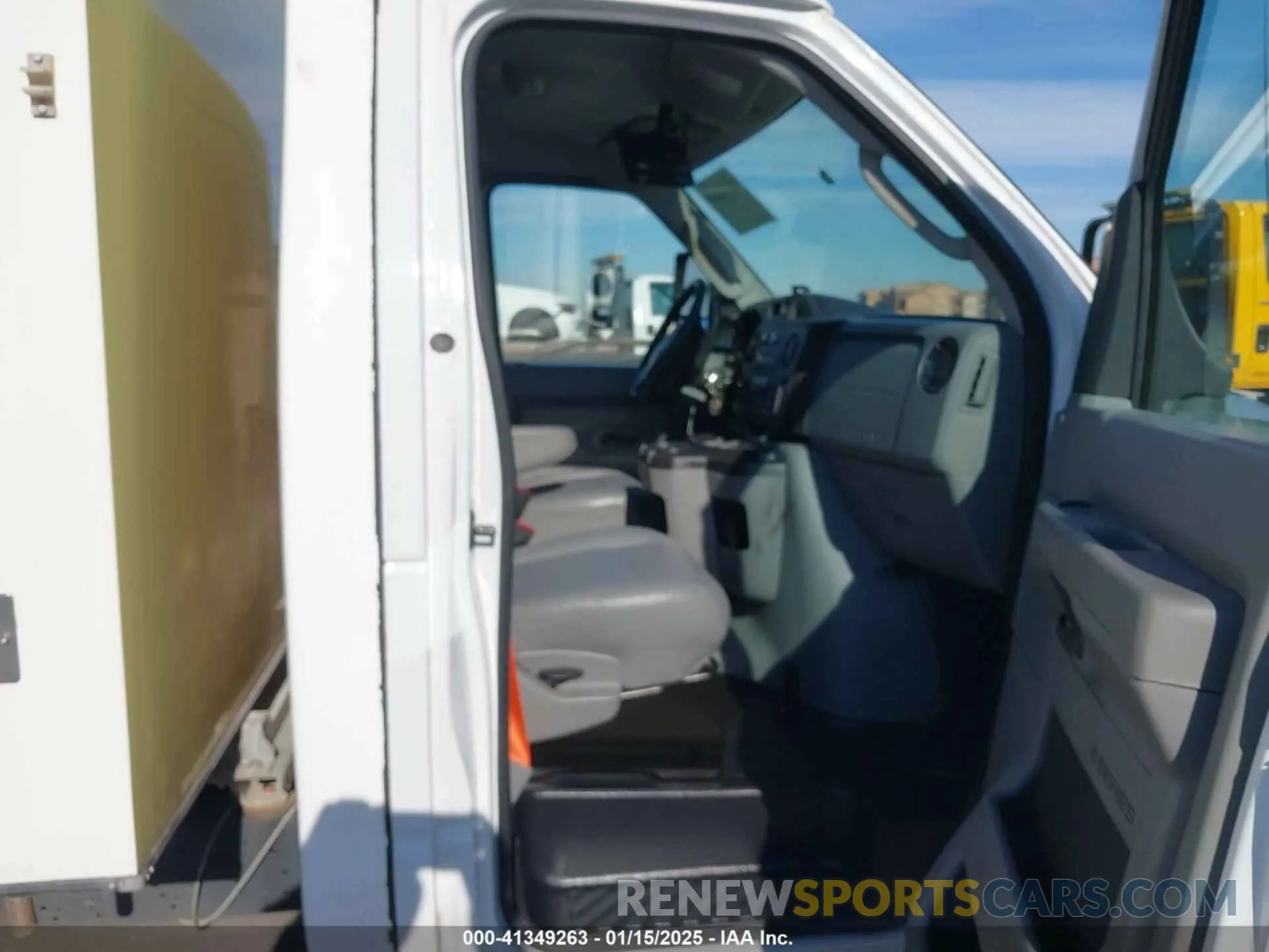 6 Photograph of a damaged car 1FDXE4FS4KDC19308 FORD E-450 CUTAWAY 2019