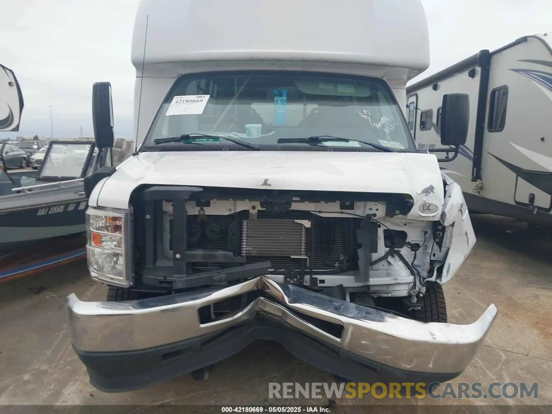 11 Photograph of a damaged car 1FDFE4FN5NDC21725 FORD E-450 CUTAWAY 2022