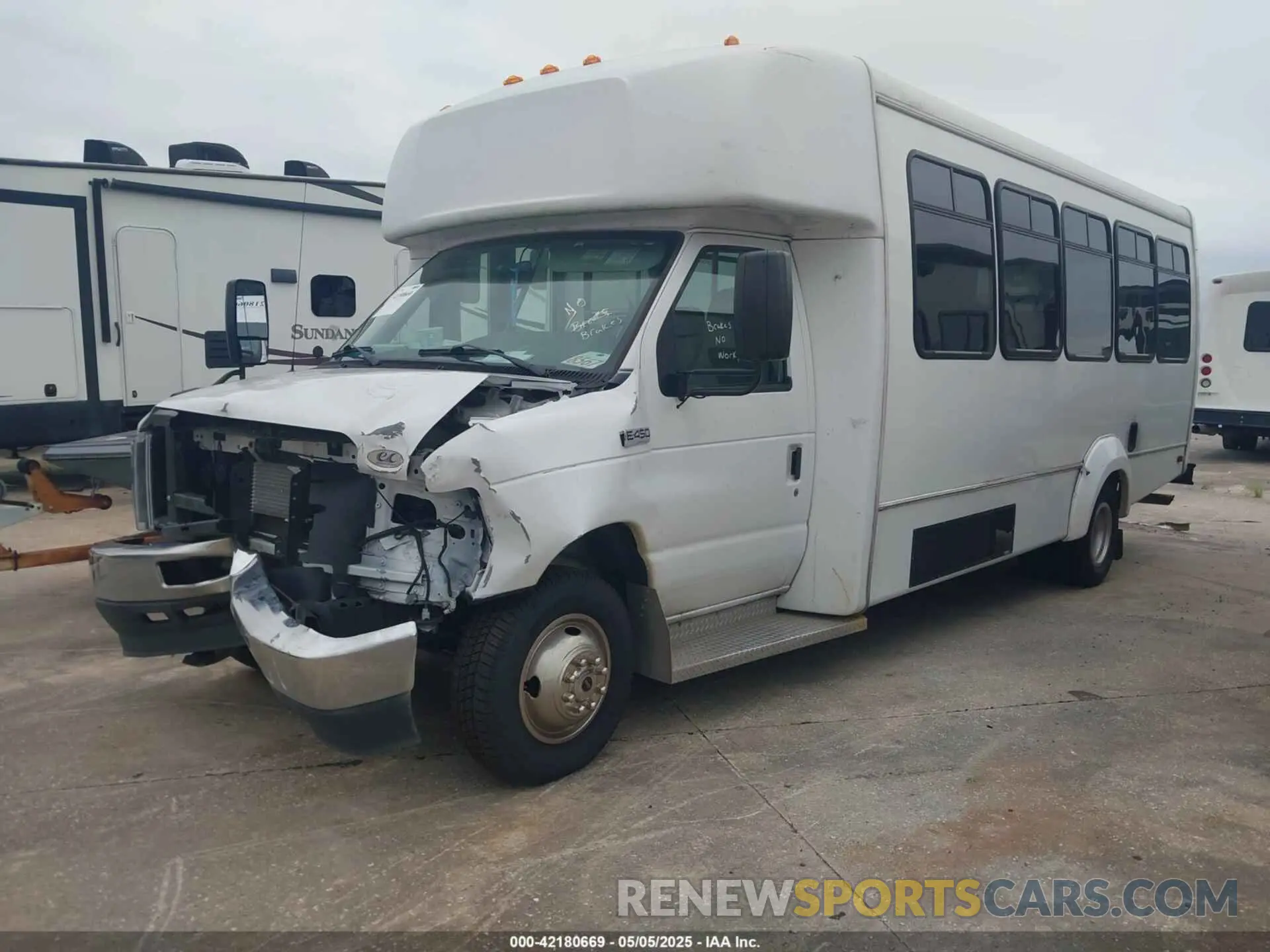 2 Photograph of a damaged car 1FDFE4FN5NDC21725 FORD E-450 CUTAWAY 2022