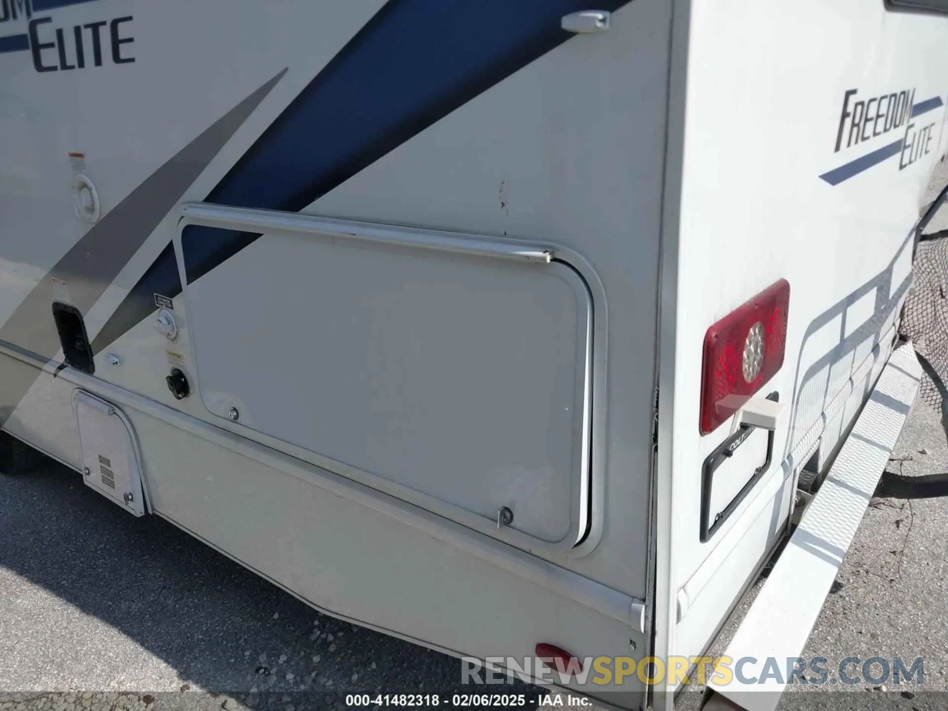 13 Photograph of a damaged car 1FDXE4FN2NDC21153 FORD E-450 CUTAWAY 2022