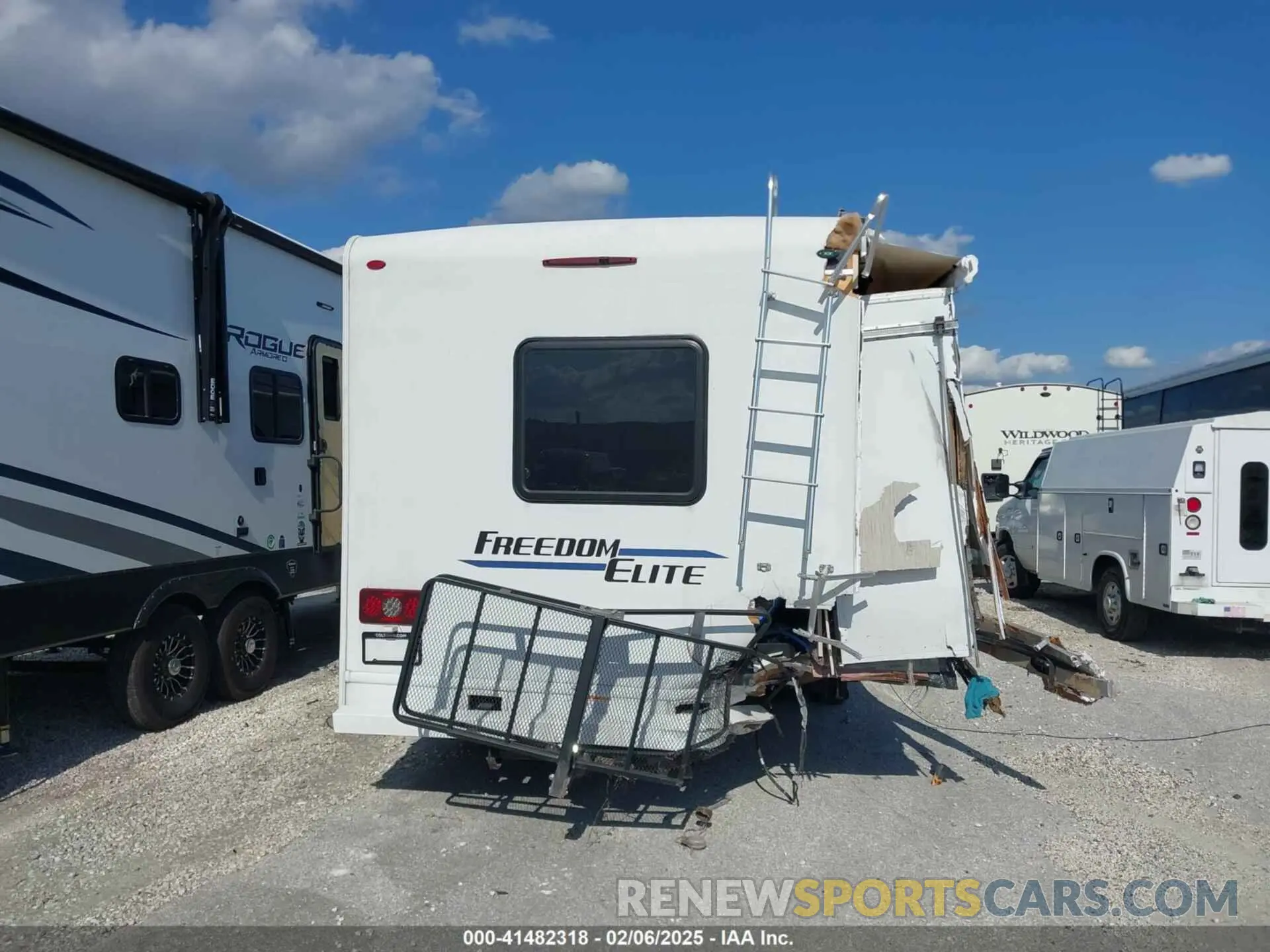 18 Photograph of a damaged car 1FDXE4FN2NDC21153 FORD E-450 CUTAWAY 2022