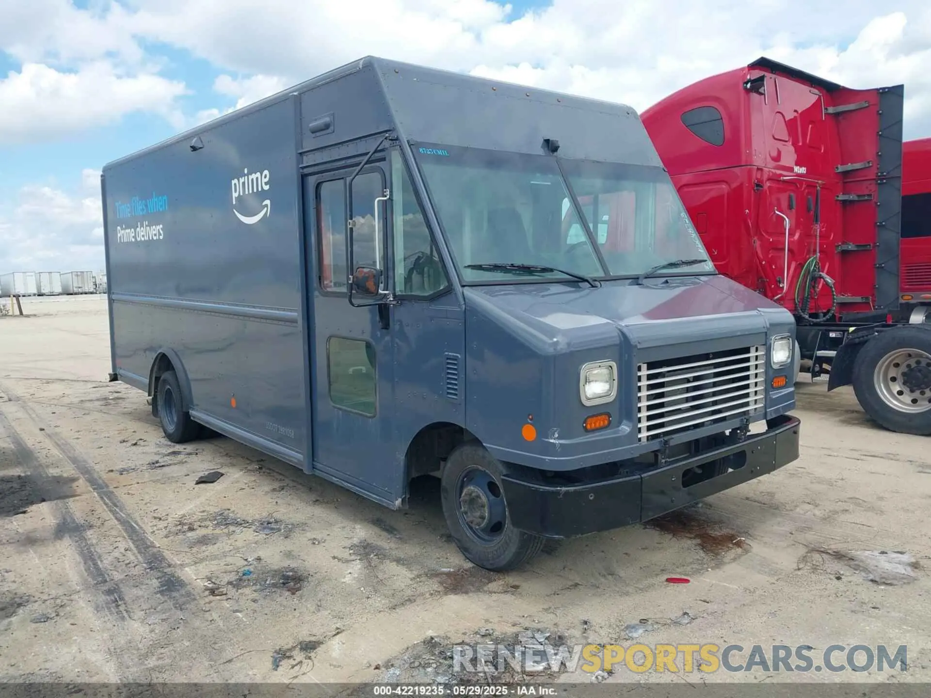1 Фотография поврежденного автомобиля 1FC3E4K62KDC48723 FORD E-450 STRIPPED 2019