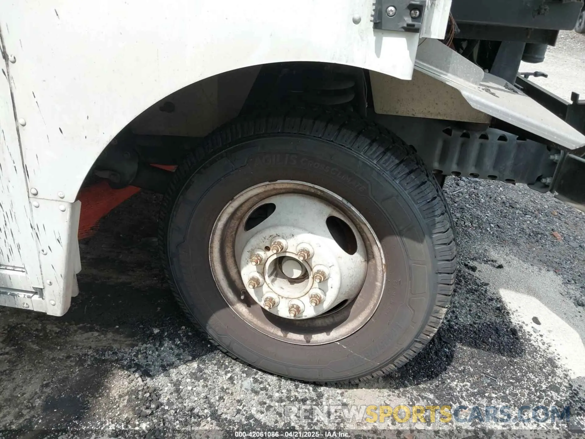 16 Photograph of a damaged car 1FC4E4KN5PDD09209 FORD E-450 STRIPPED 2023