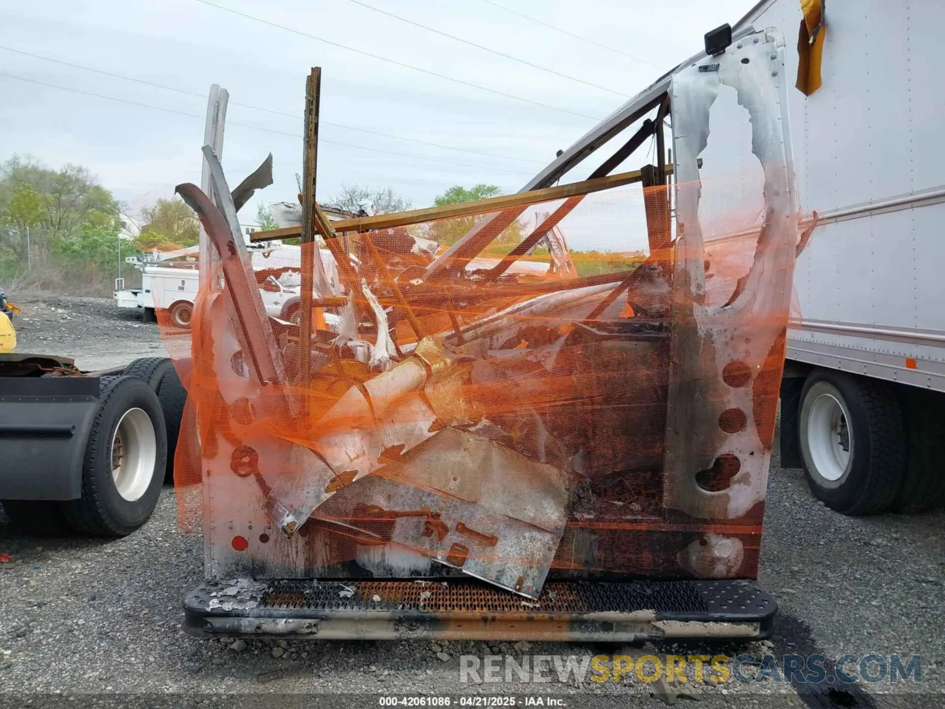 8 Photograph of a damaged car 1FC4E4KN5PDD09209 FORD E-450 STRIPPED 2023