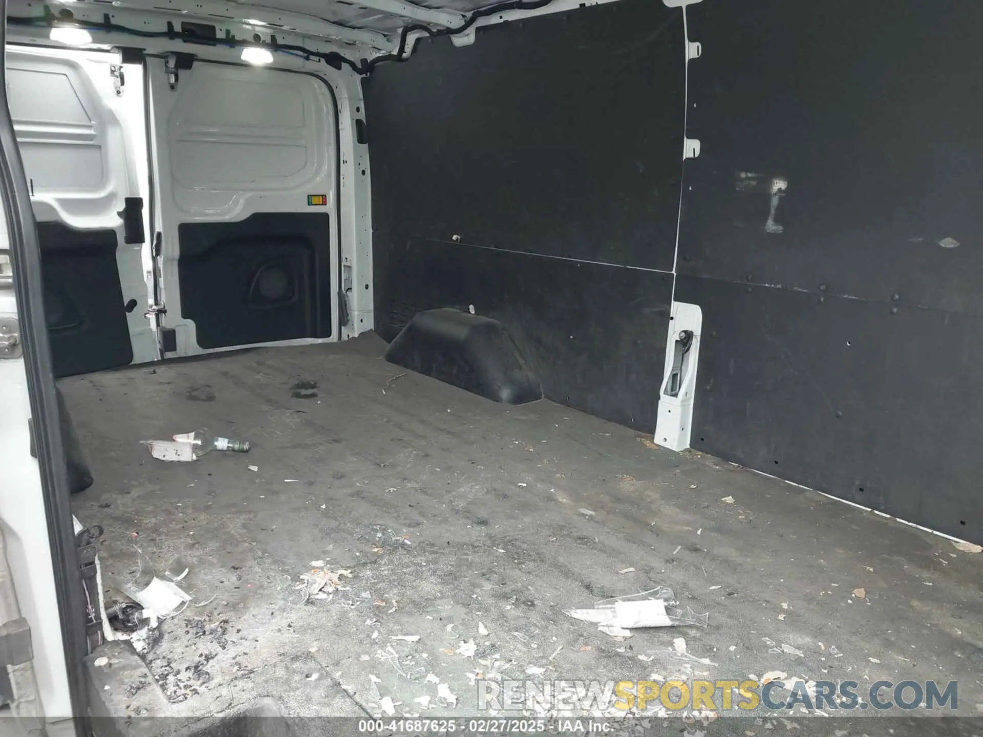 8 Photograph of a damaged car 1FTBW1YK1NKA29828 FORD E-TRANSIT-350 2022