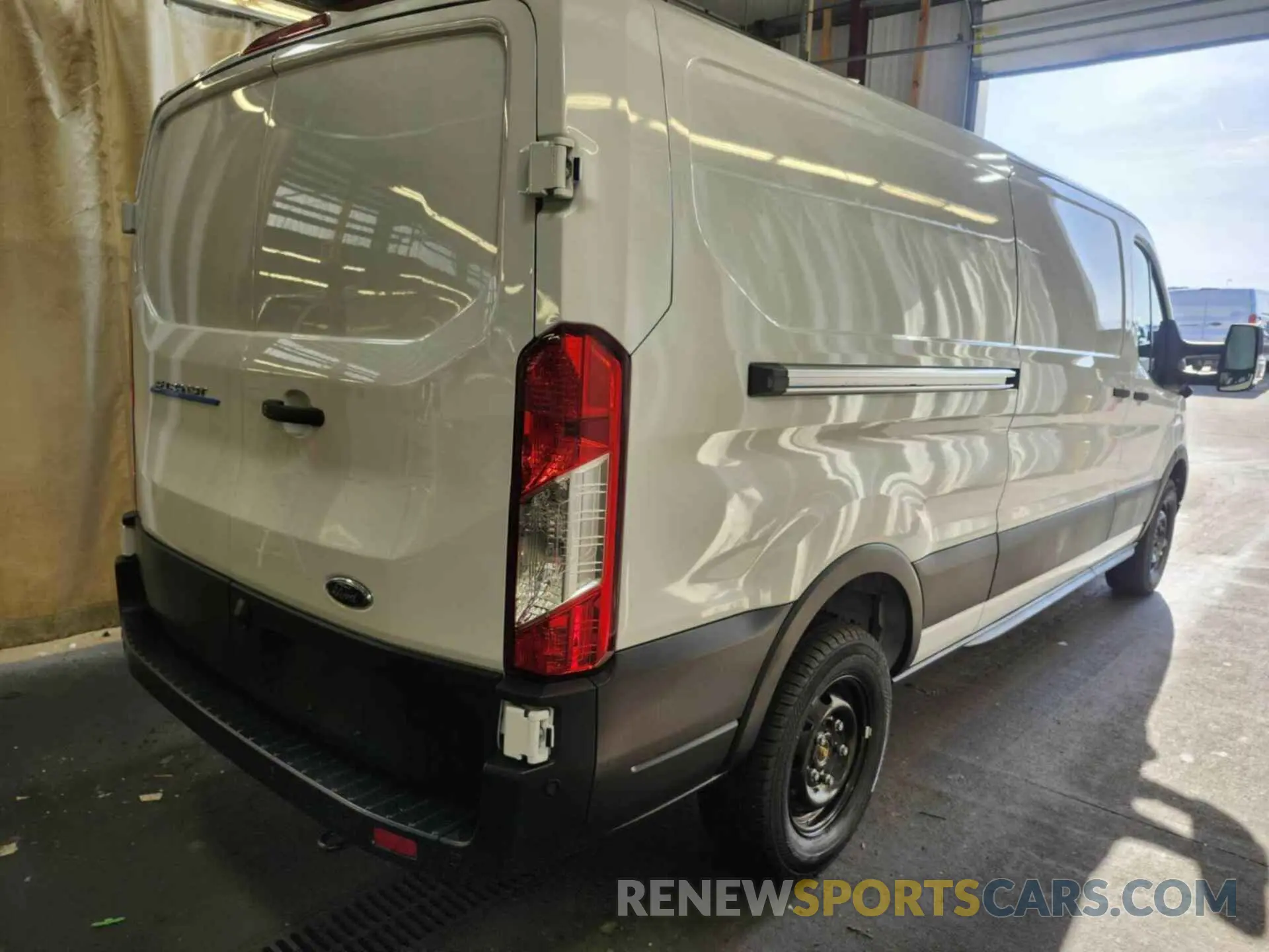 1 Фотография поврежденного автомобиля 1FTBW1YM2SKA12985 FORD E-TRANSIT-350 2025