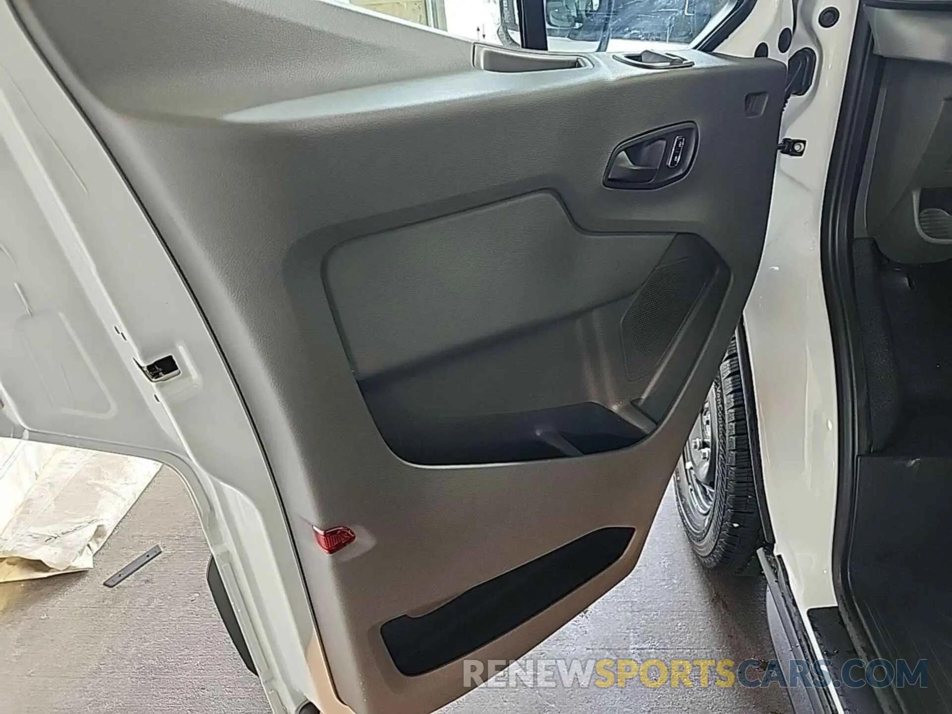9 Фотография поврежденного автомобиля 1FTBW1YM7SKA12917 FORD E-TRANSIT-350 2025