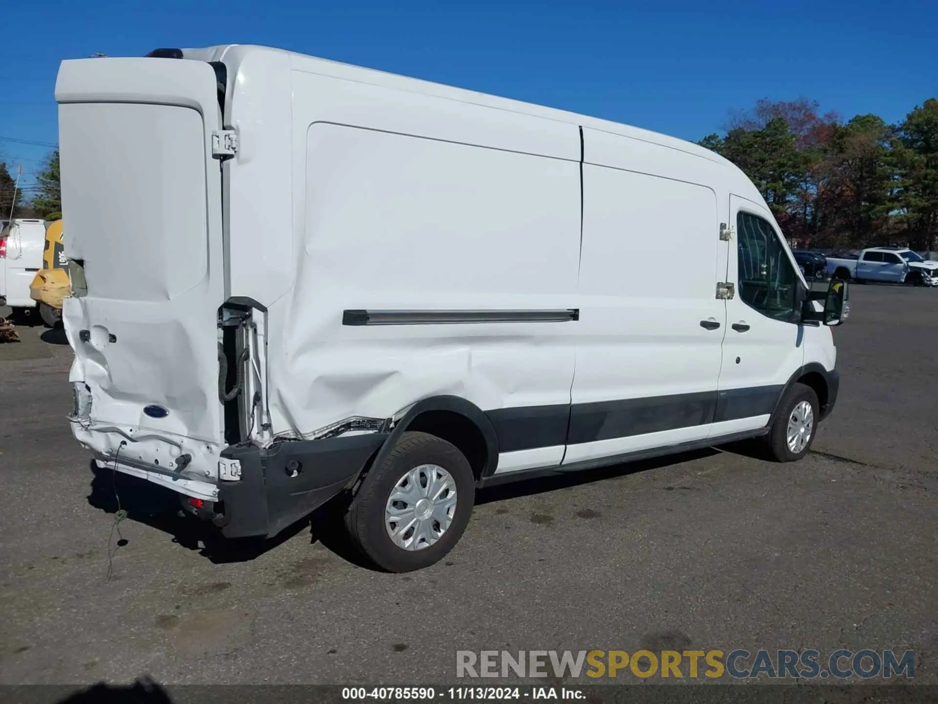 4 Photograph of a damaged car 1FTBW9CK0NKA50238 FORD E-TRANSIT-350 CARGO VAN 2022