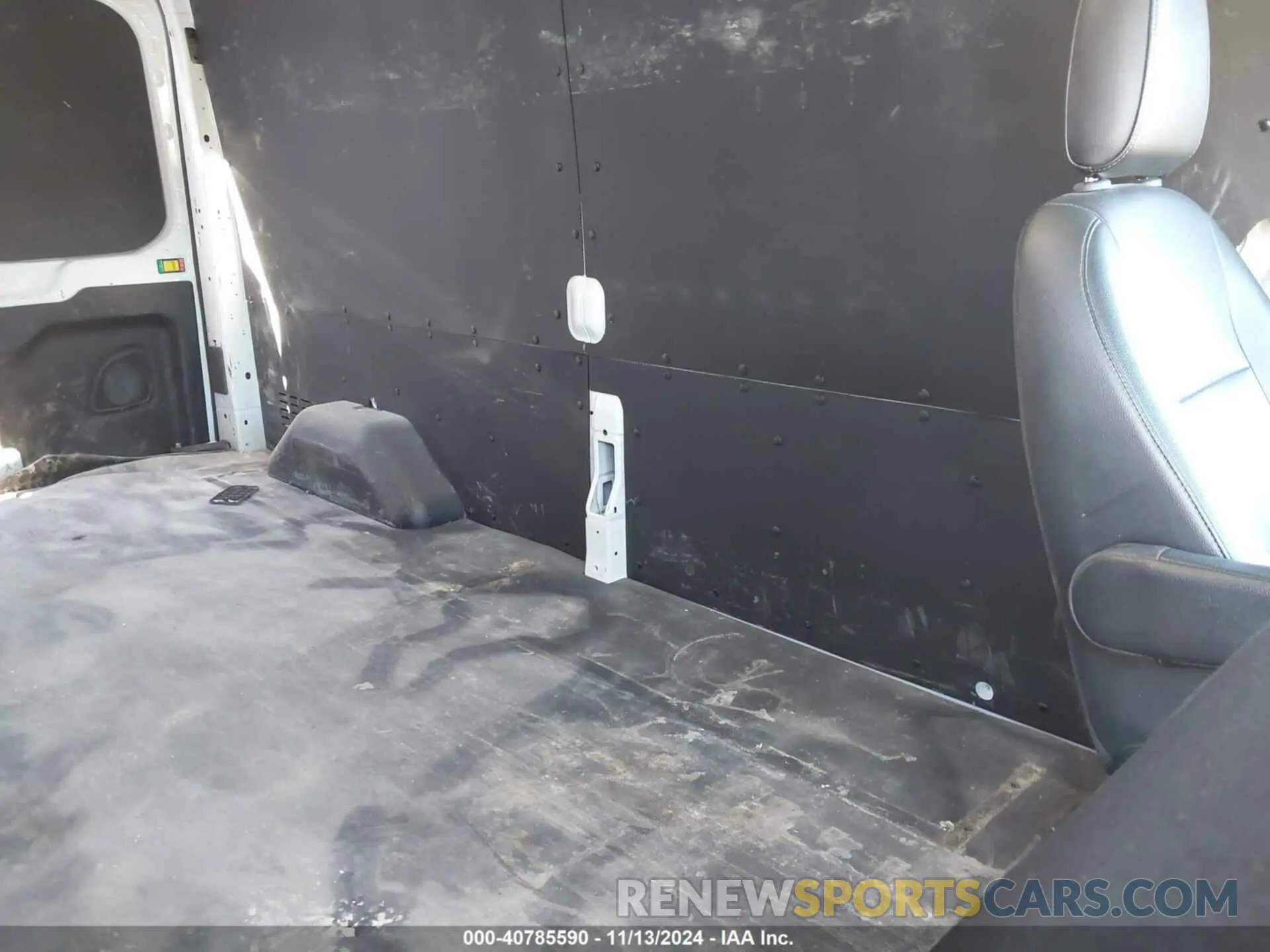 8 Photograph of a damaged car 1FTBW9CK0NKA50238 FORD E-TRANSIT-350 CARGO VAN 2022