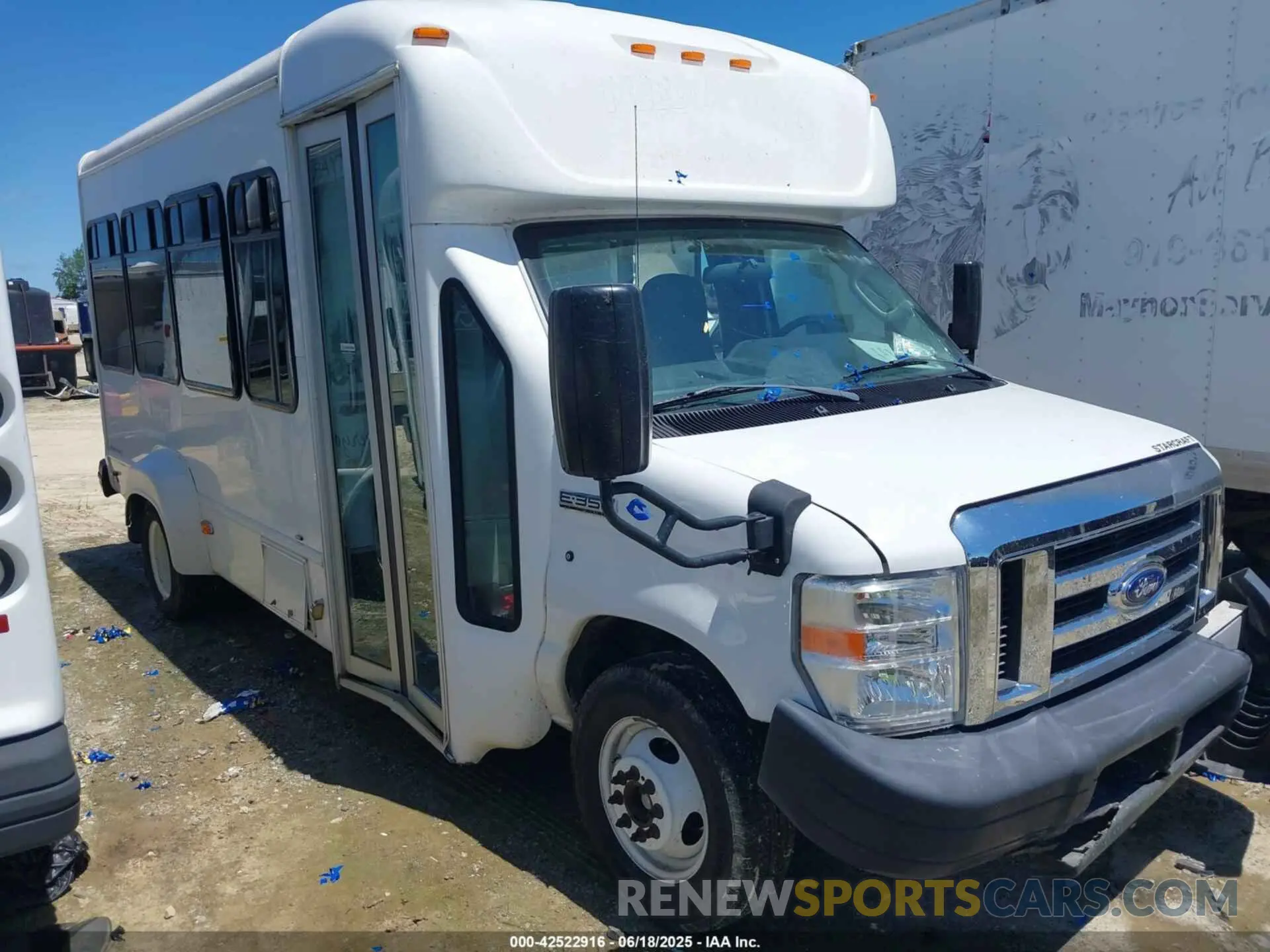 1 Photograph of a damaged car 1FDEE3FS1KDC75451 FORD ECONOLINE 2019