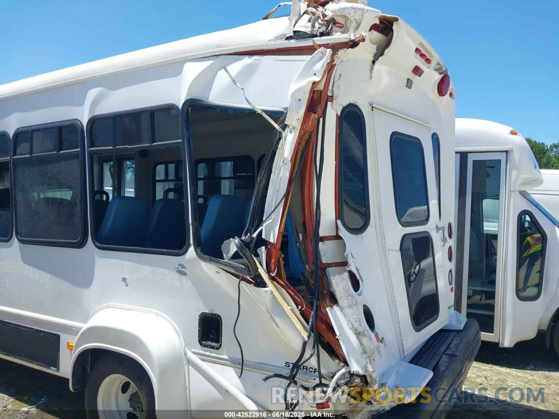 11 Photograph of a damaged car 1FDEE3FS1KDC75451 FORD ECONOLINE 2019