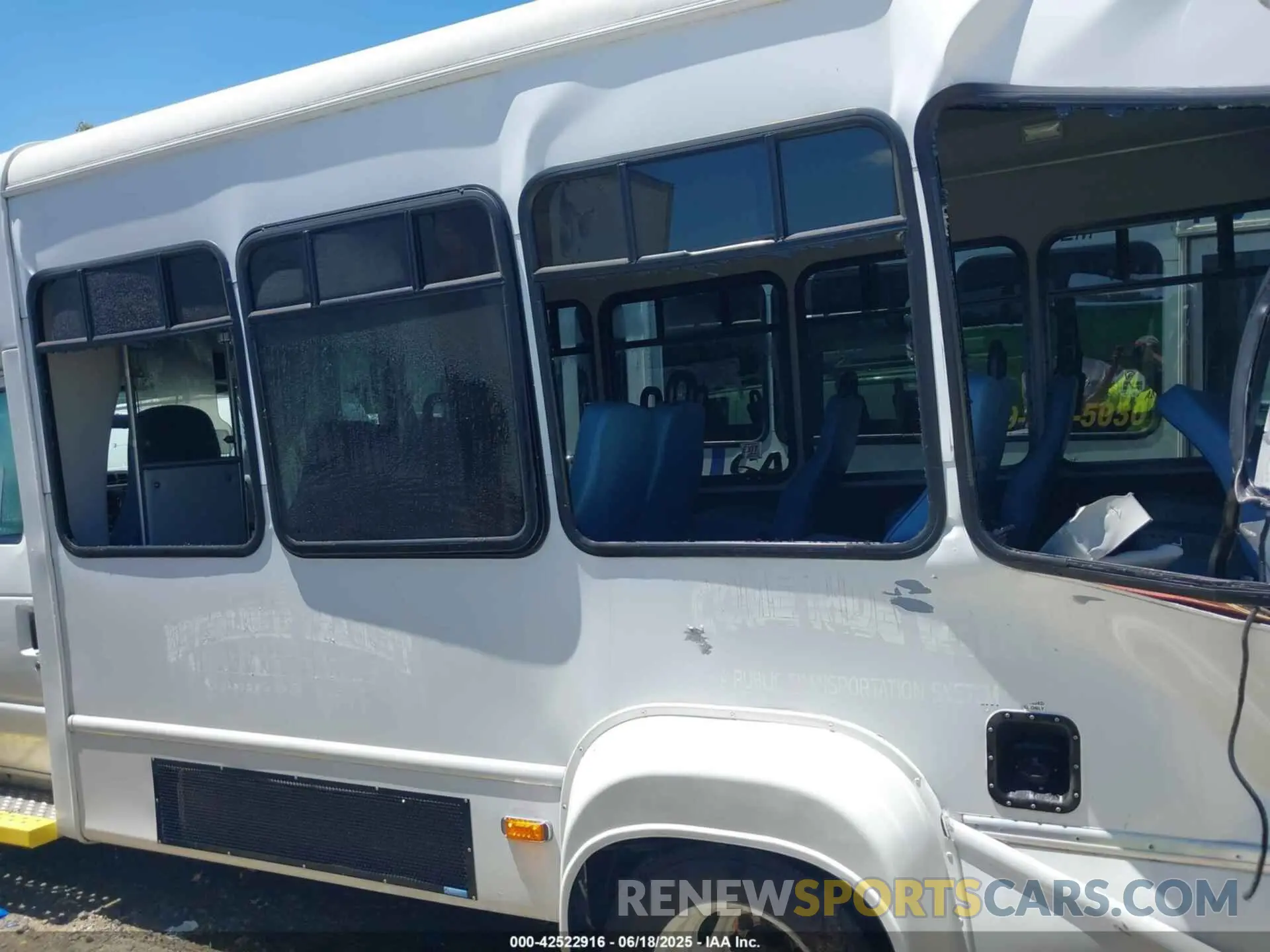 14 Photograph of a damaged car 1FDEE3FS1KDC75451 FORD ECONOLINE 2019