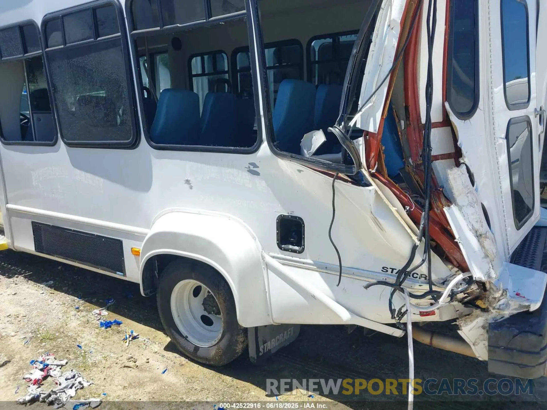 17 Photograph of a damaged car 1FDEE3FS1KDC75451 FORD ECONOLINE 2019
