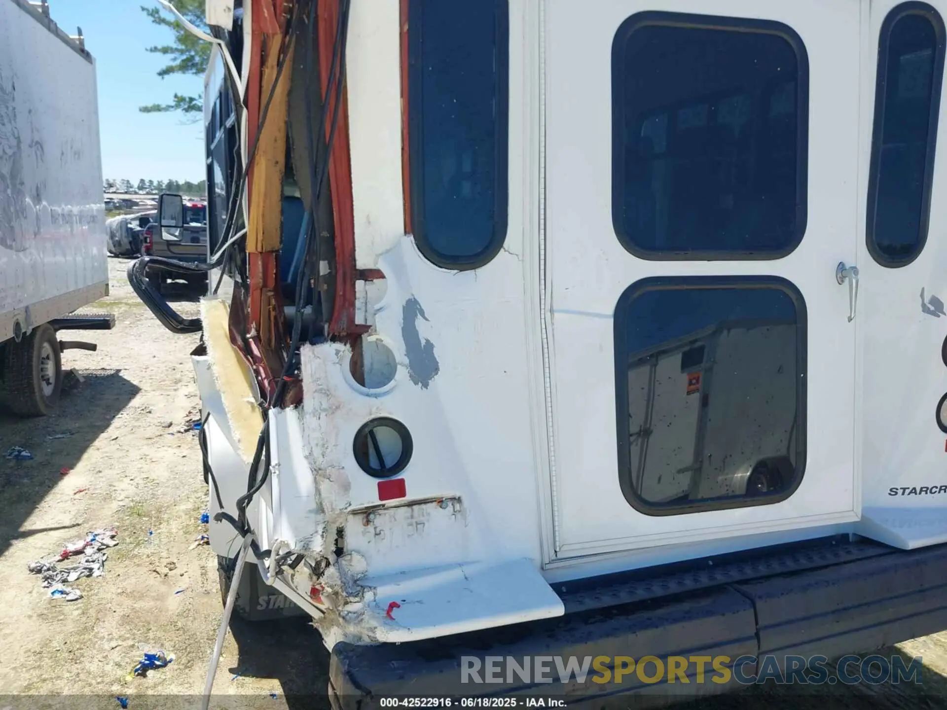 18 Photograph of a damaged car 1FDEE3FS1KDC75451 FORD ECONOLINE 2019