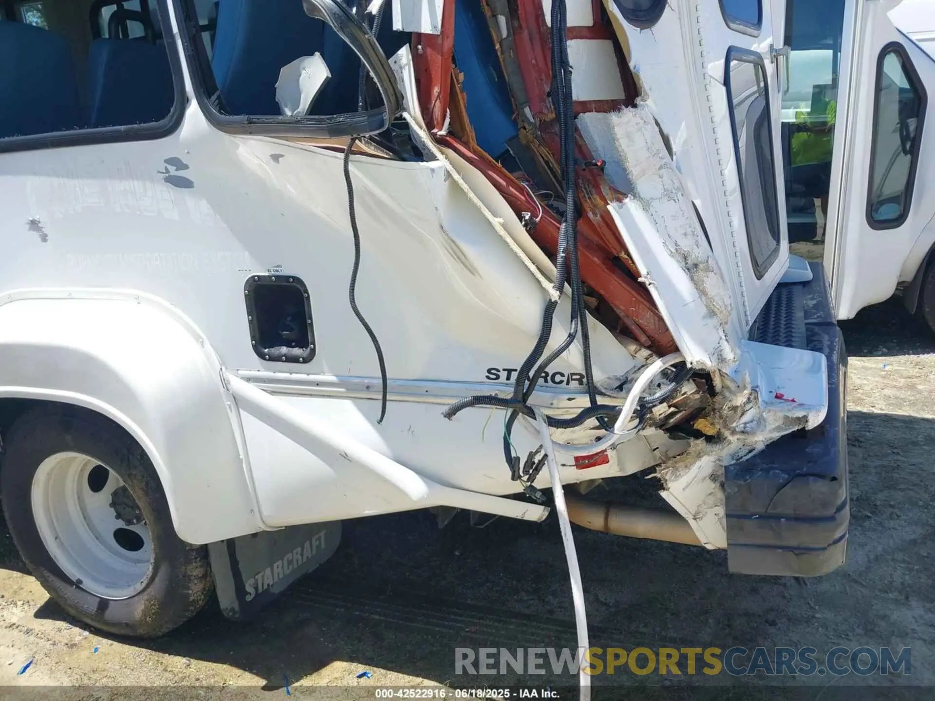 19 Photograph of a damaged car 1FDEE3FS1KDC75451 FORD ECONOLINE 2019