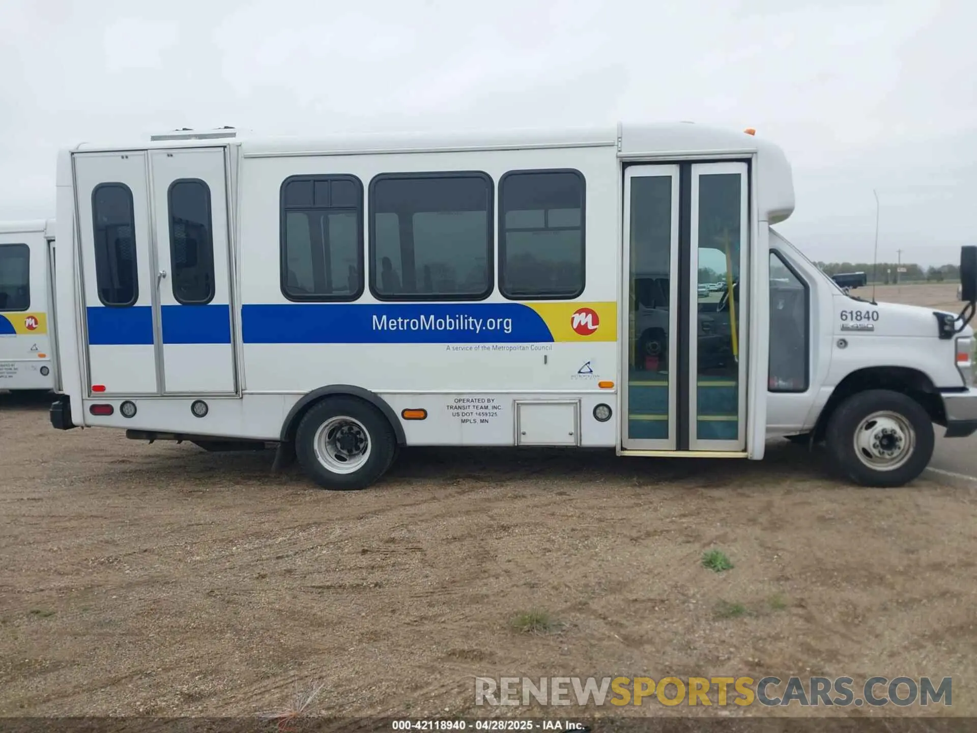 13 Фотография поврежденного автомобиля 1FDFE4FS2KDC56174 FORD ECONOLINE 2019