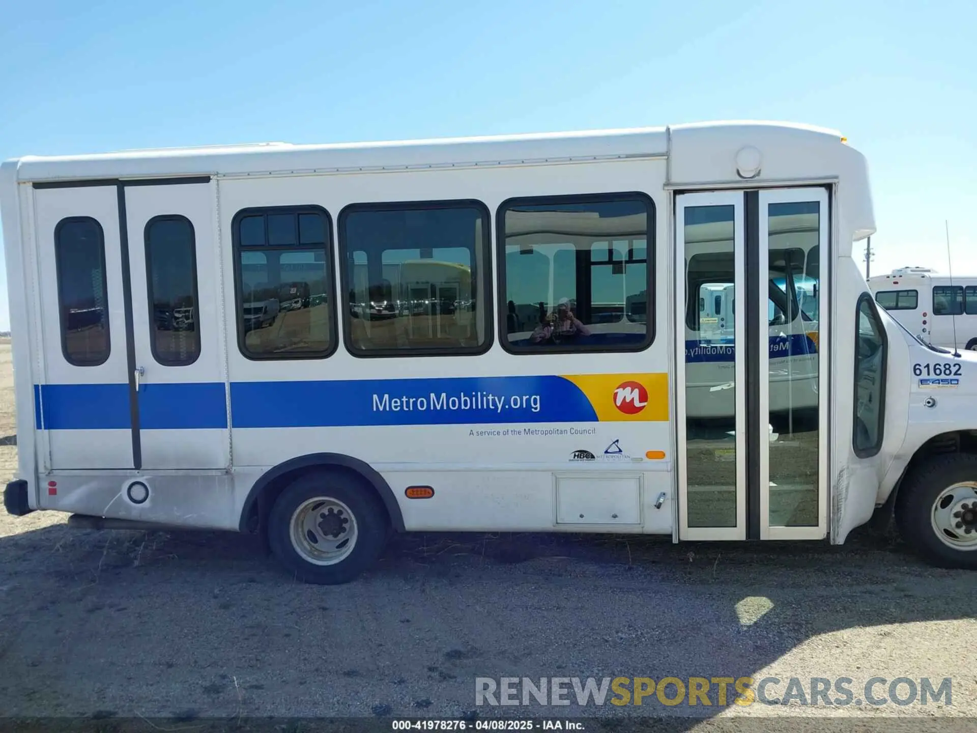 13 Photograph of a damaged car 1FDFE4FS9KDC32051 FORD ECONOLINE 2019