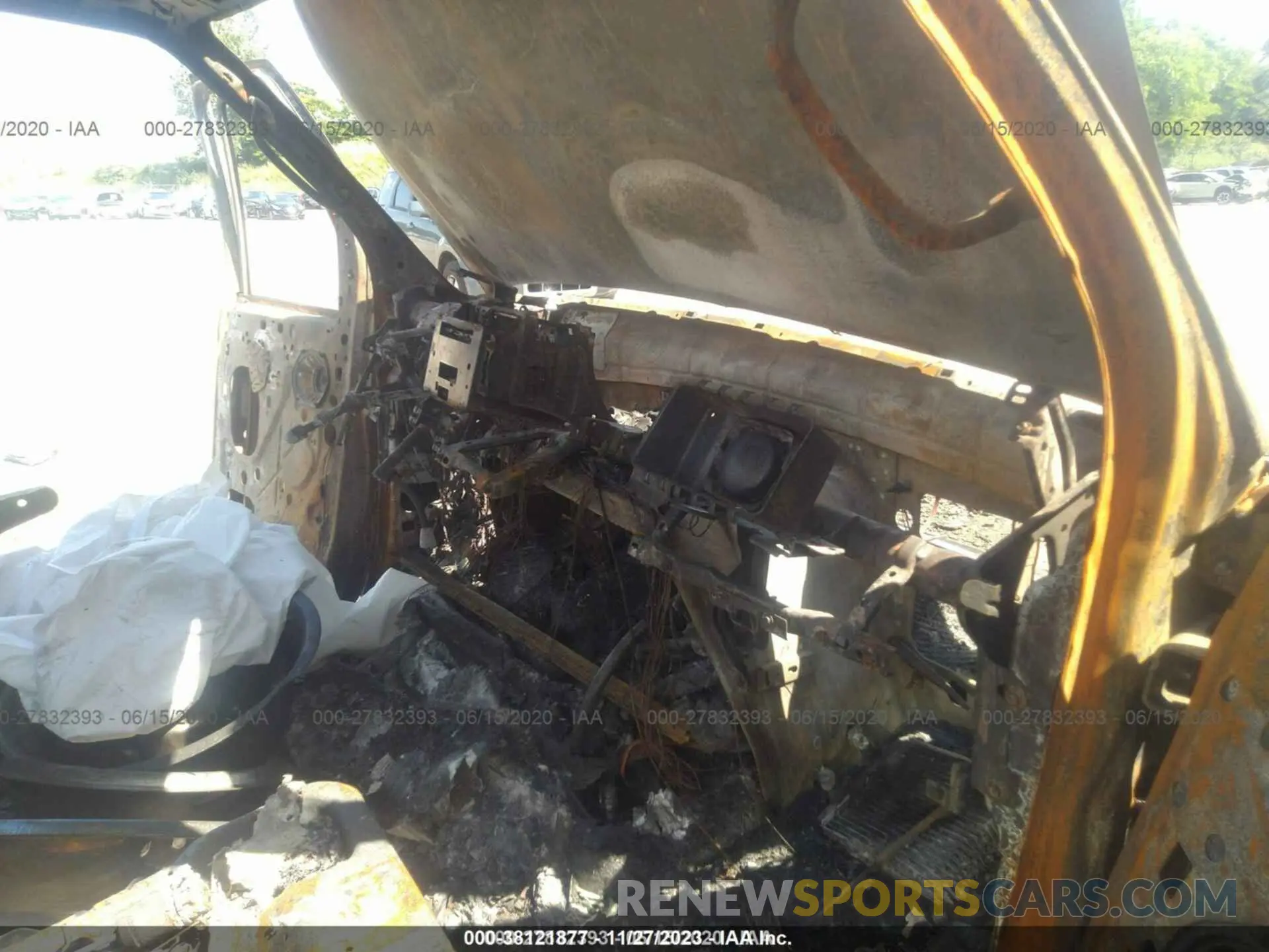 5 Photograph of a damaged car 1fdwe3f65kdc35185 FORD ECONOLINE 2019