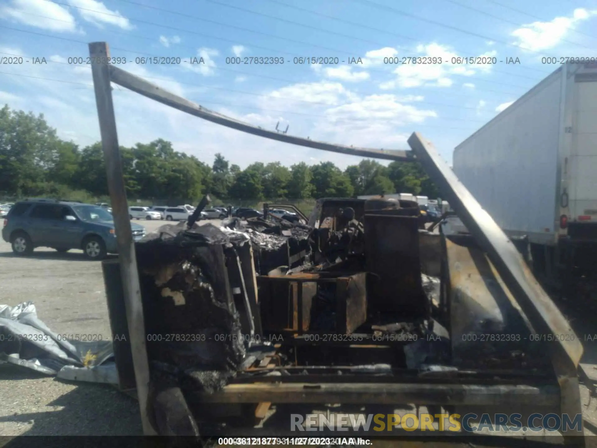8 Photograph of a damaged car 1fdwe3f65kdc35185 FORD ECONOLINE 2019