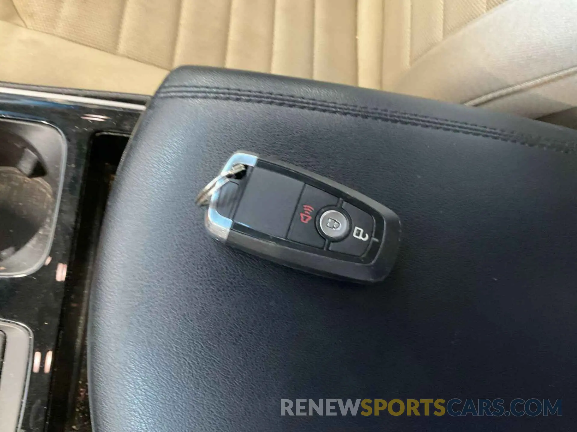 34 Photograph of a damaged car 2FMPK3G90KBB77286 FORD EDGE 2019