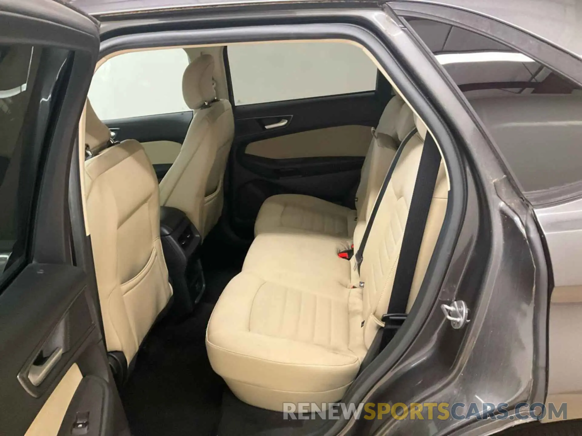 35 Photograph of a damaged car 2FMPK3G90KBB77286 FORD EDGE 2019