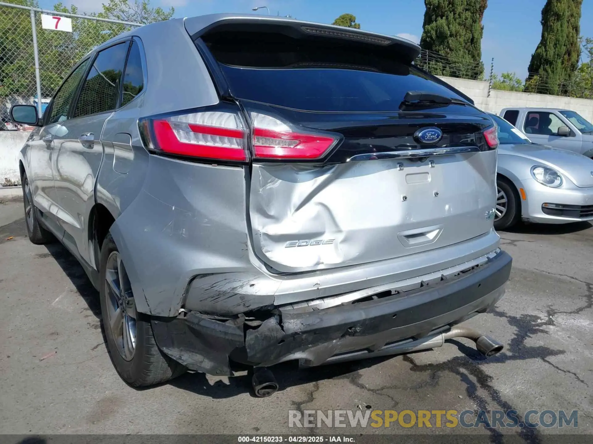 17 Photograph of a damaged car 2FMPK3J90KBB13368 FORD EDGE 2019