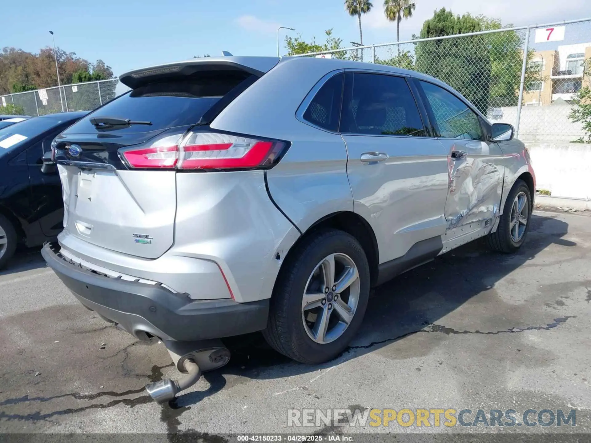 4 Photograph of a damaged car 2FMPK3J90KBB13368 FORD EDGE 2019