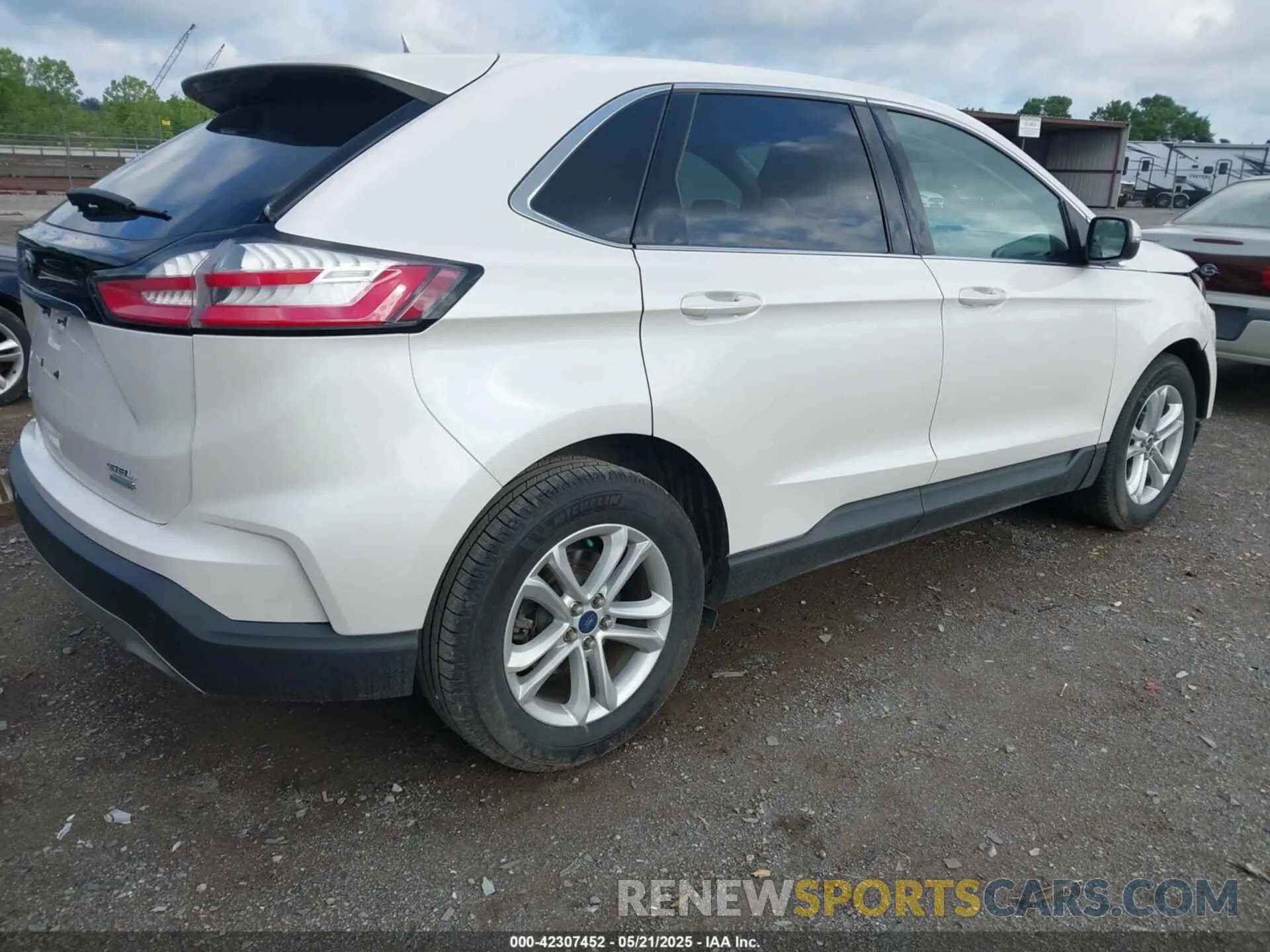 4 Photograph of a damaged car 2FMPK3J91KBC17903 FORD EDGE 2019