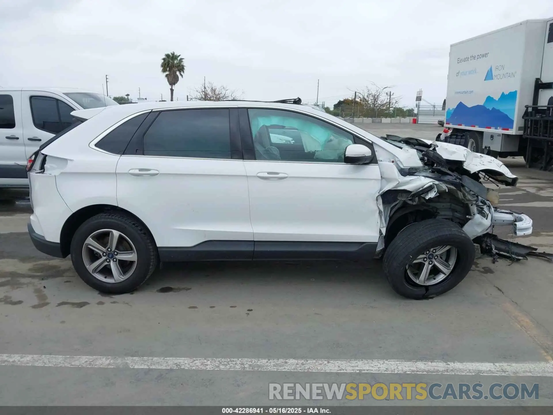 13 Photograph of a damaged car 2FMPK3J92KBB46825 FORD EDGE 2019