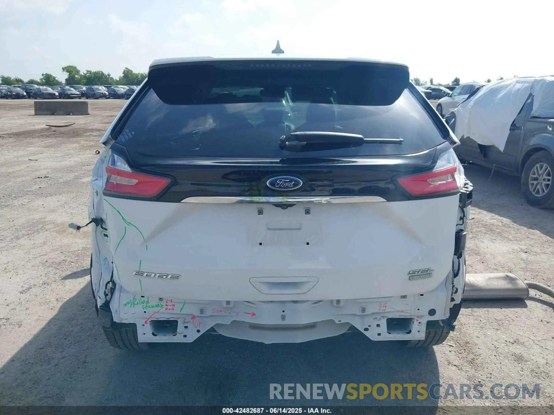 17 Photograph of a damaged car 2FMPK3J97KBC26735 FORD EDGE 2019