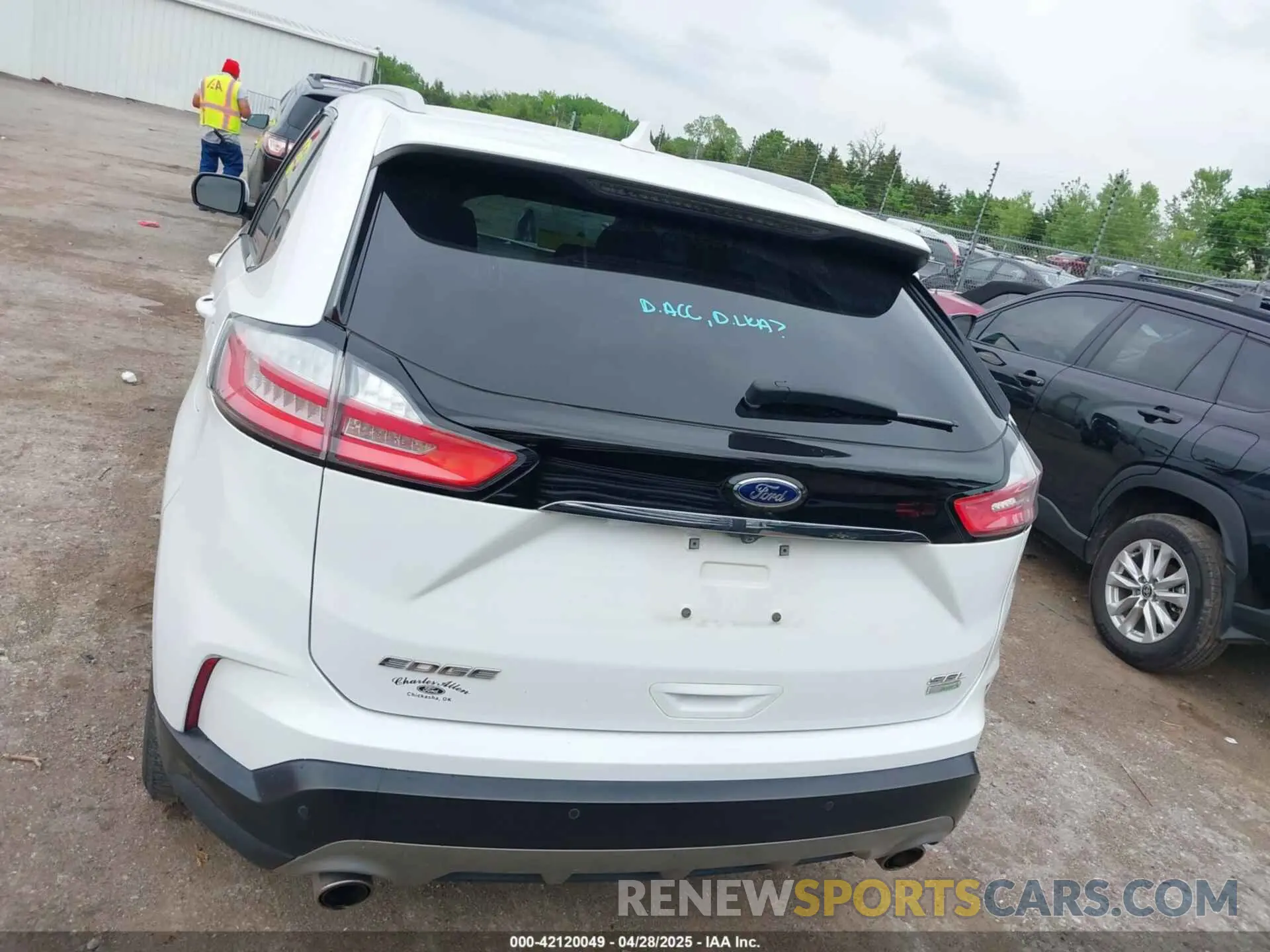 16 Photograph of a damaged car 2FMPK3J9XKBC35557 FORD EDGE 2019