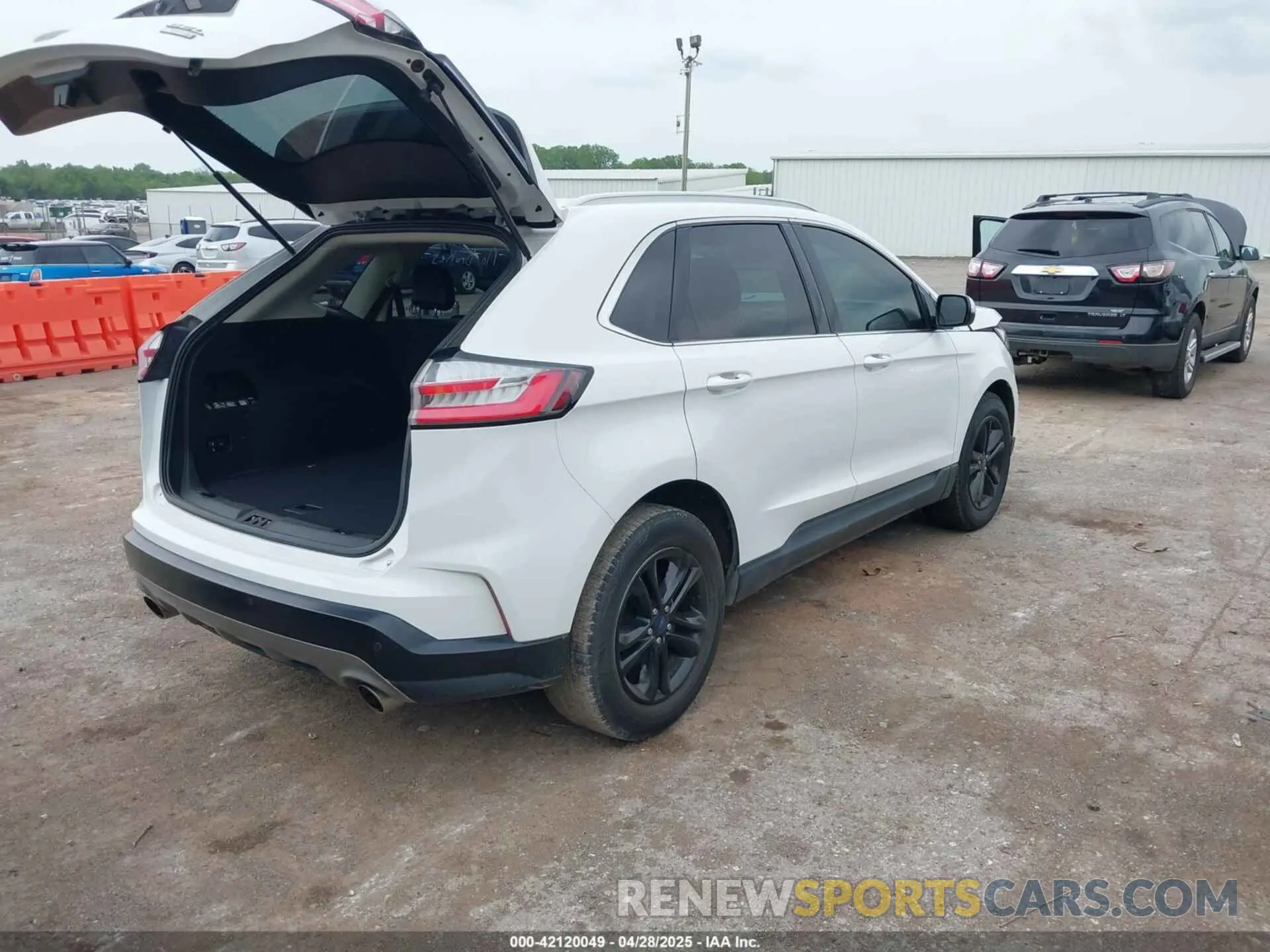 4 Photograph of a damaged car 2FMPK3J9XKBC35557 FORD EDGE 2019