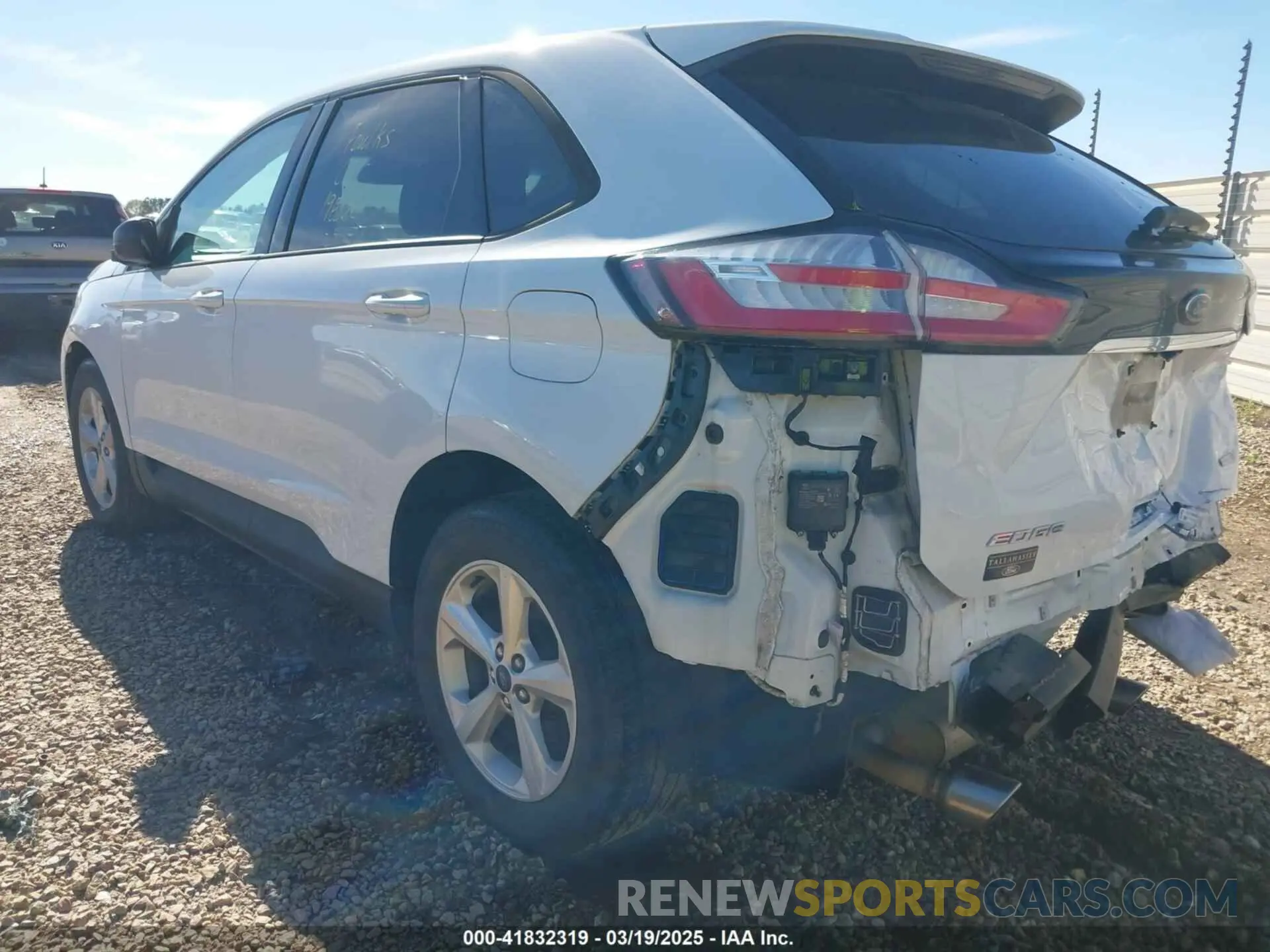 3 Photograph of a damaged car 2FMPK4G9XKBC24104 FORD EDGE 2019