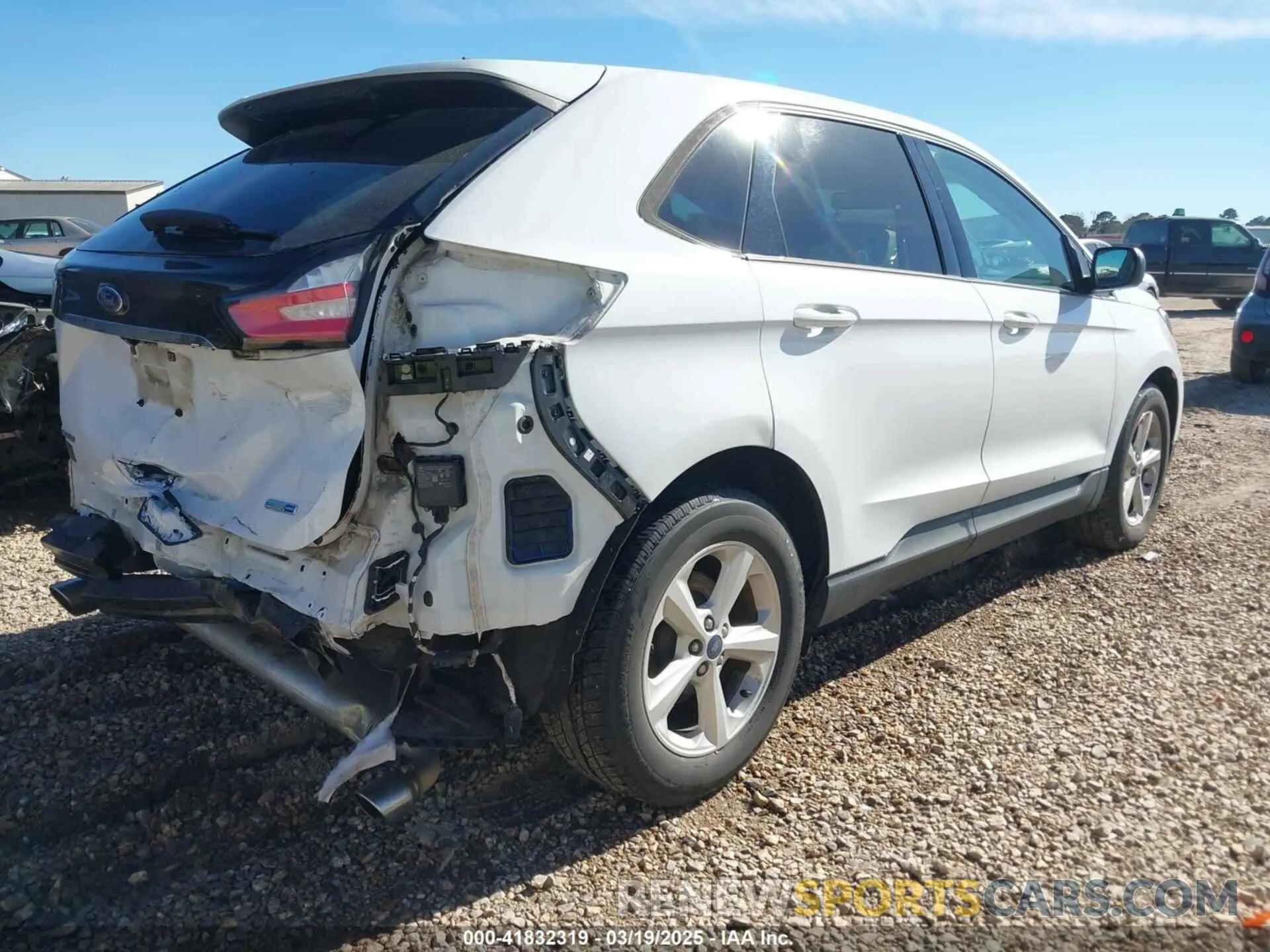 4 Photograph of a damaged car 2FMPK4G9XKBC24104 FORD EDGE 2019
