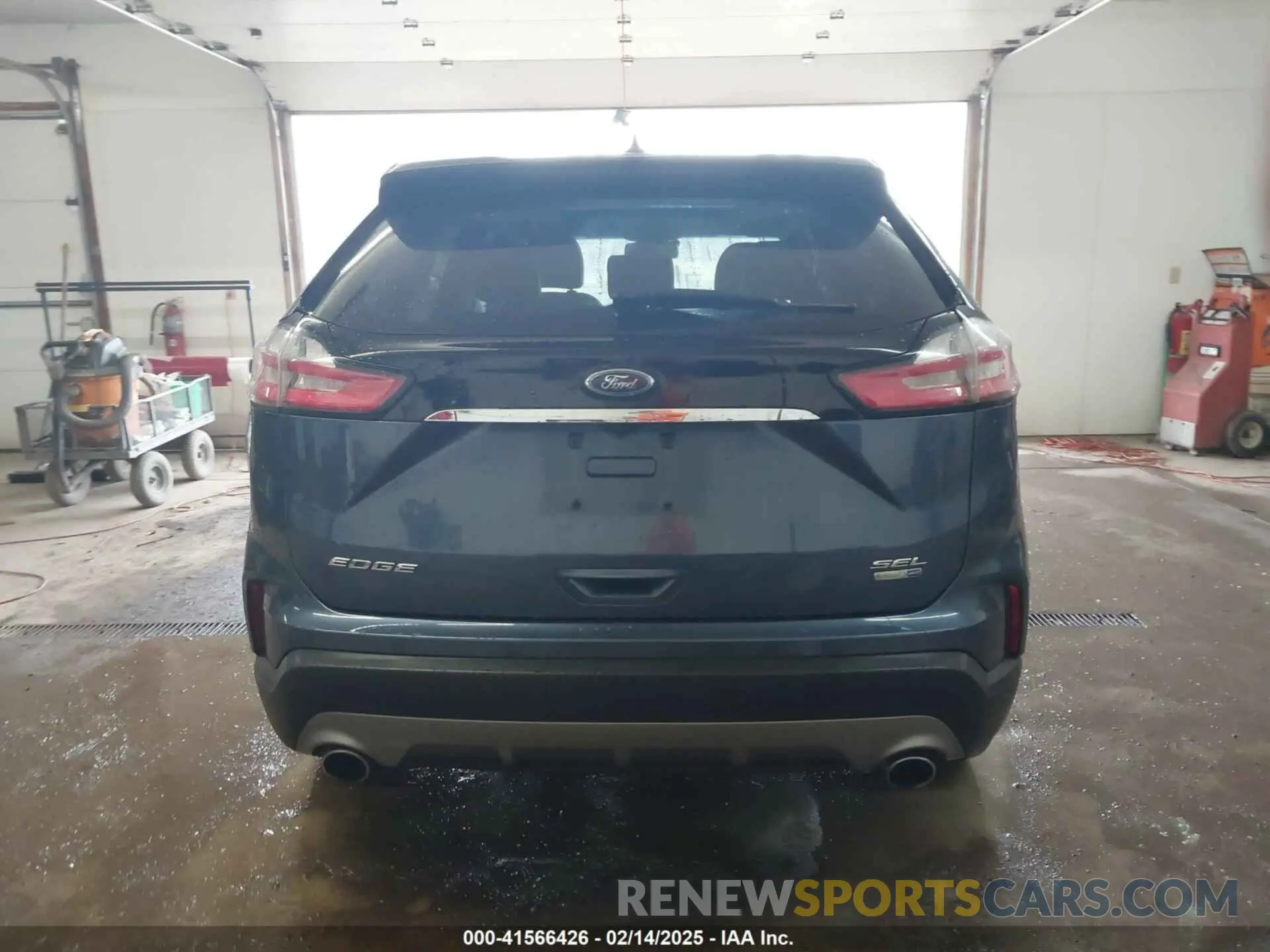17 Photograph of a damaged car 2FMPK4J93KBB40828 FORD EDGE 2019