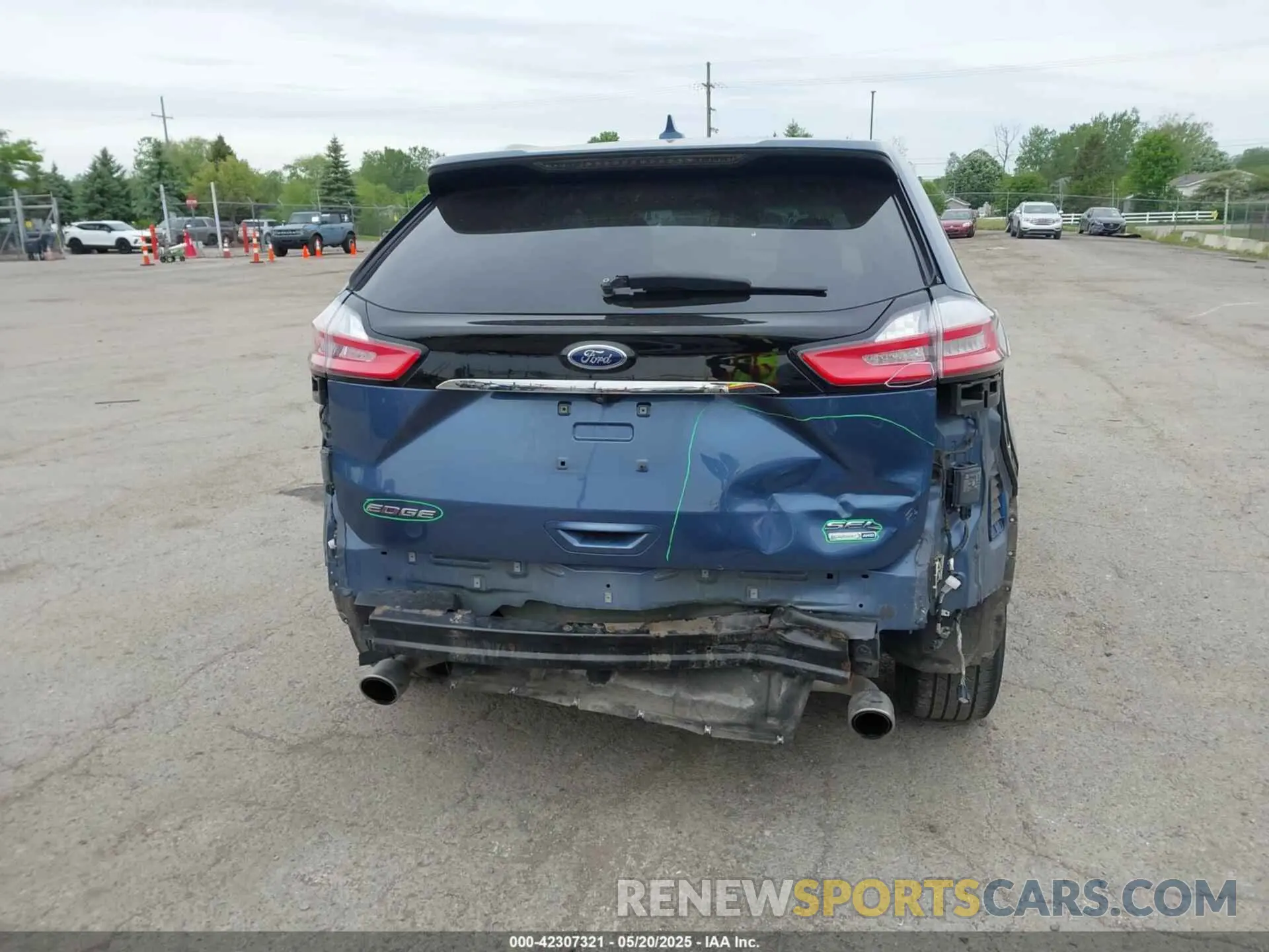 17 Photograph of a damaged car 2FMPK4J96KBC19149 FORD EDGE 2019