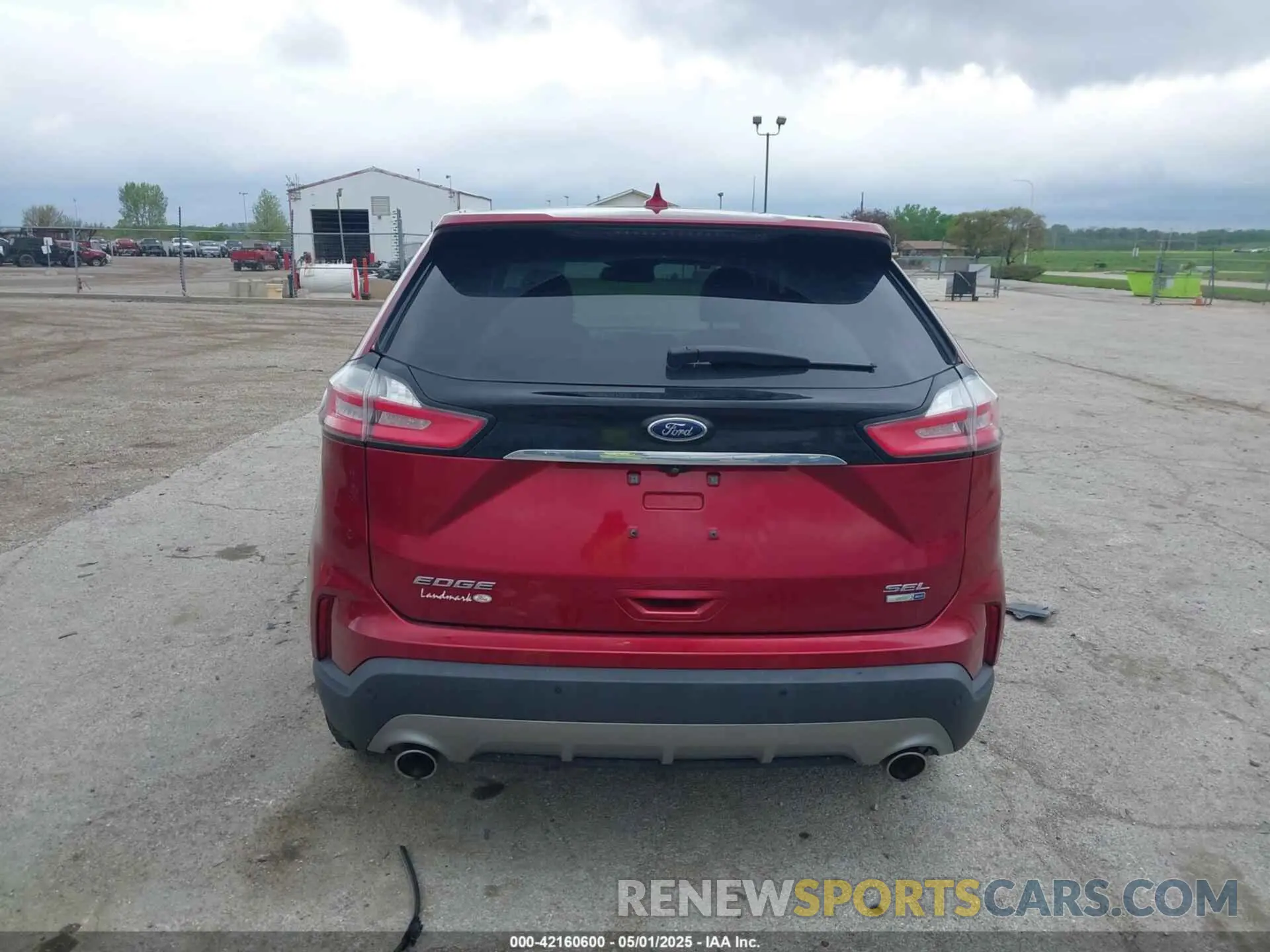 17 Photograph of a damaged car 2FMPK4J9XKBC05674 FORD EDGE 2019