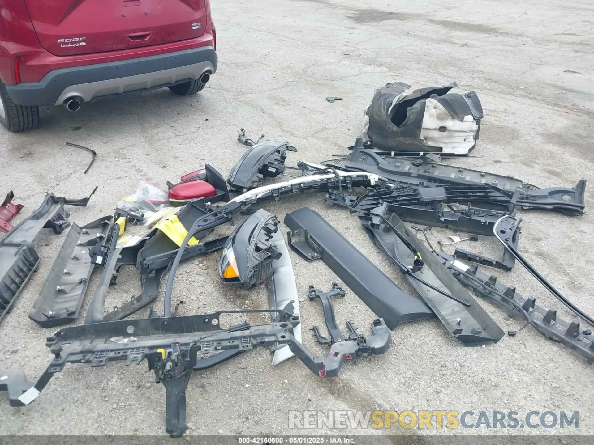 18 Photograph of a damaged car 2FMPK4J9XKBC05674 FORD EDGE 2019