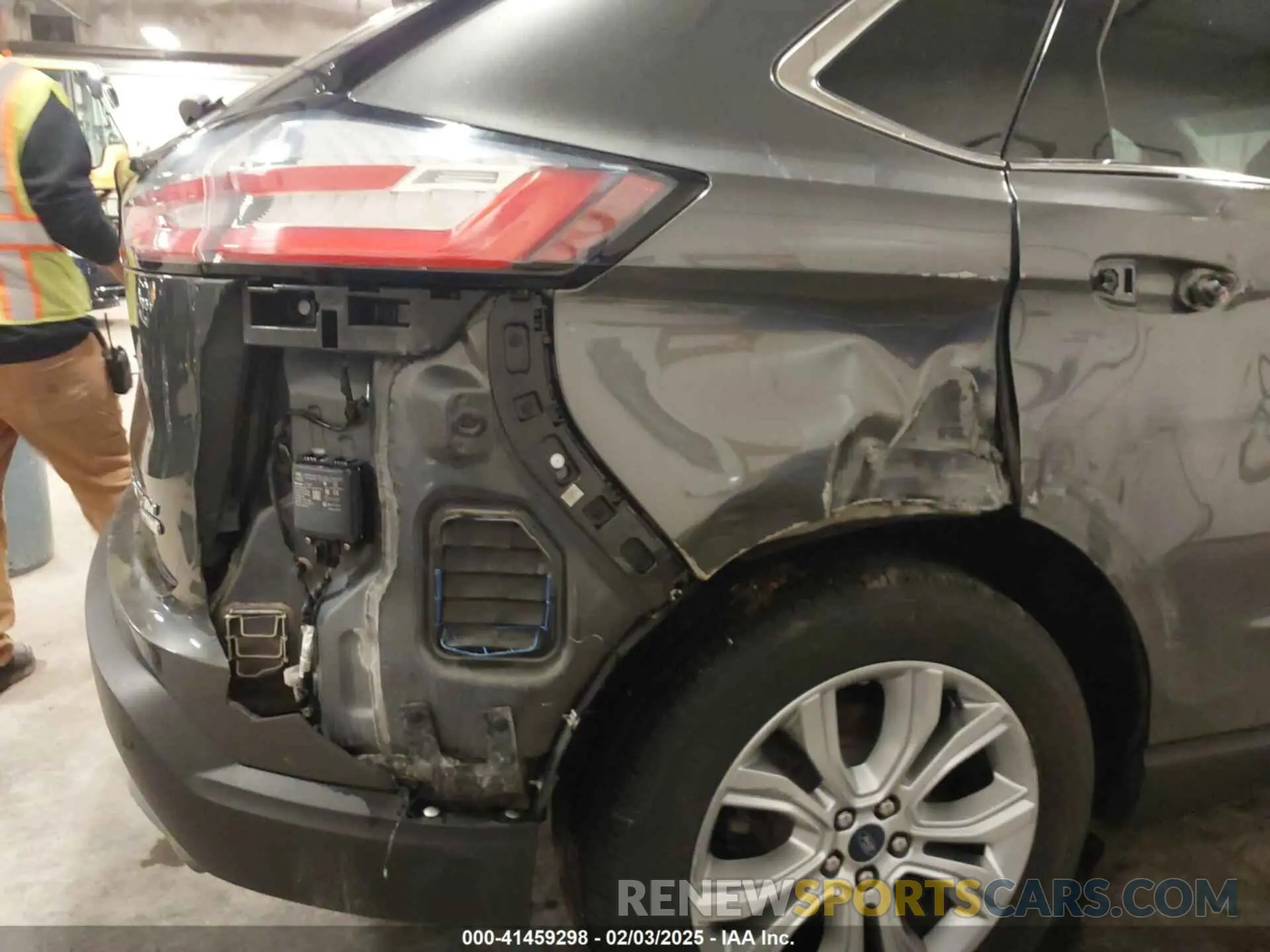 17 Photograph of a damaged car 2FMPK4K97KBB55427 FORD EDGE 2019