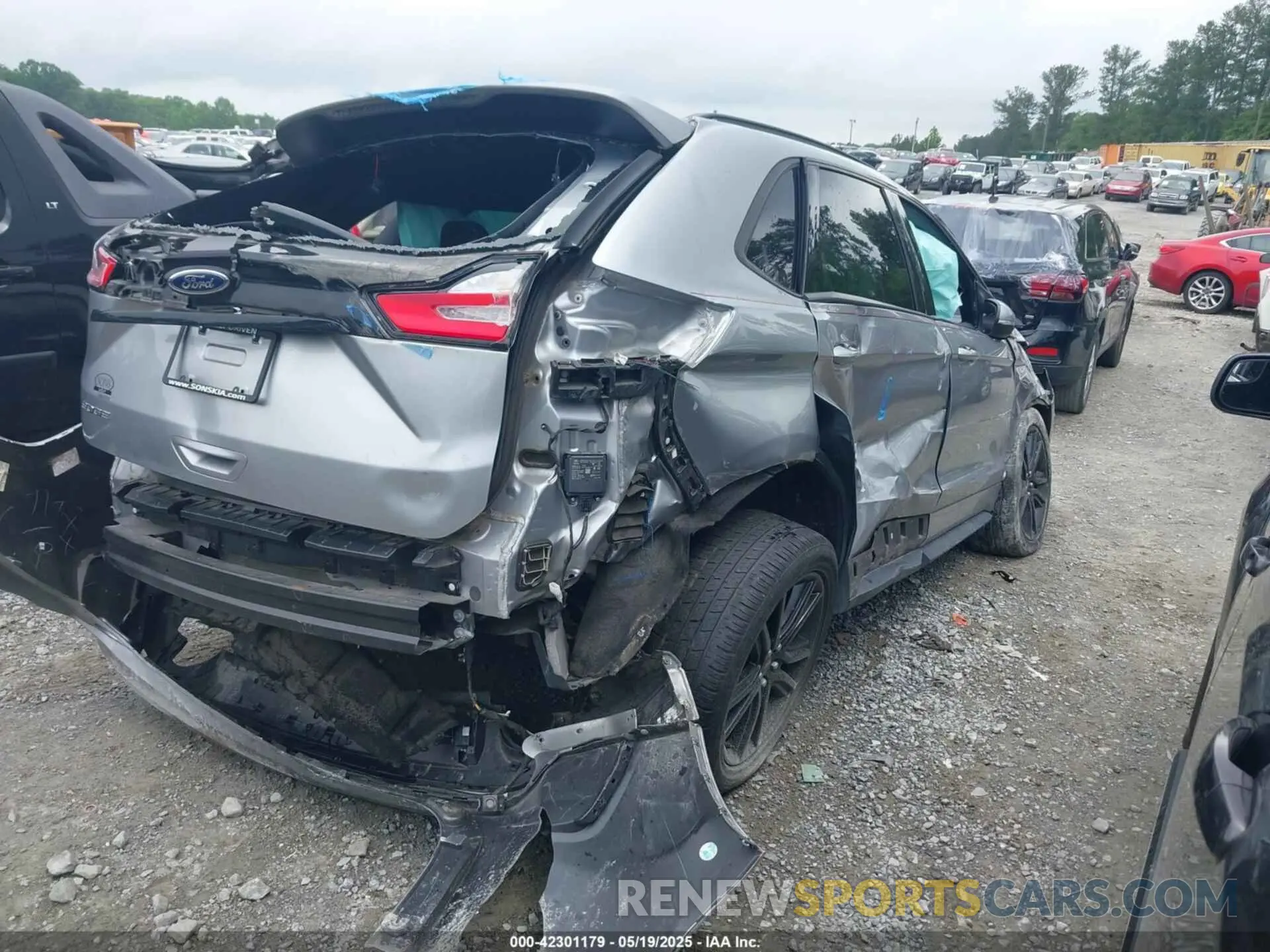4 Photograph of a damaged car 2FMPK3J94LBB42230 FORD EDGE 2020