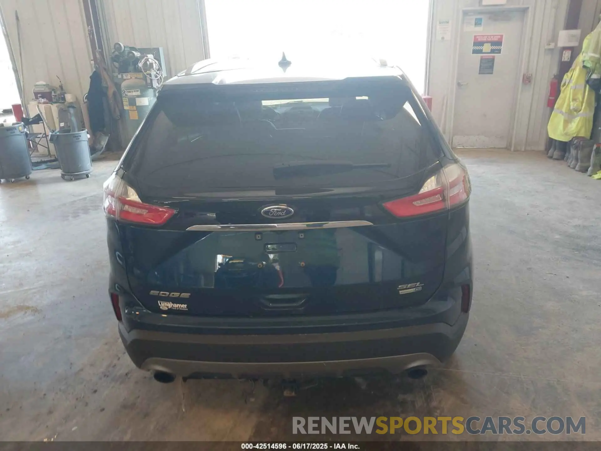 16 Photograph of a damaged car 2FMPK4J90LBA09924 FORD EDGE 2020