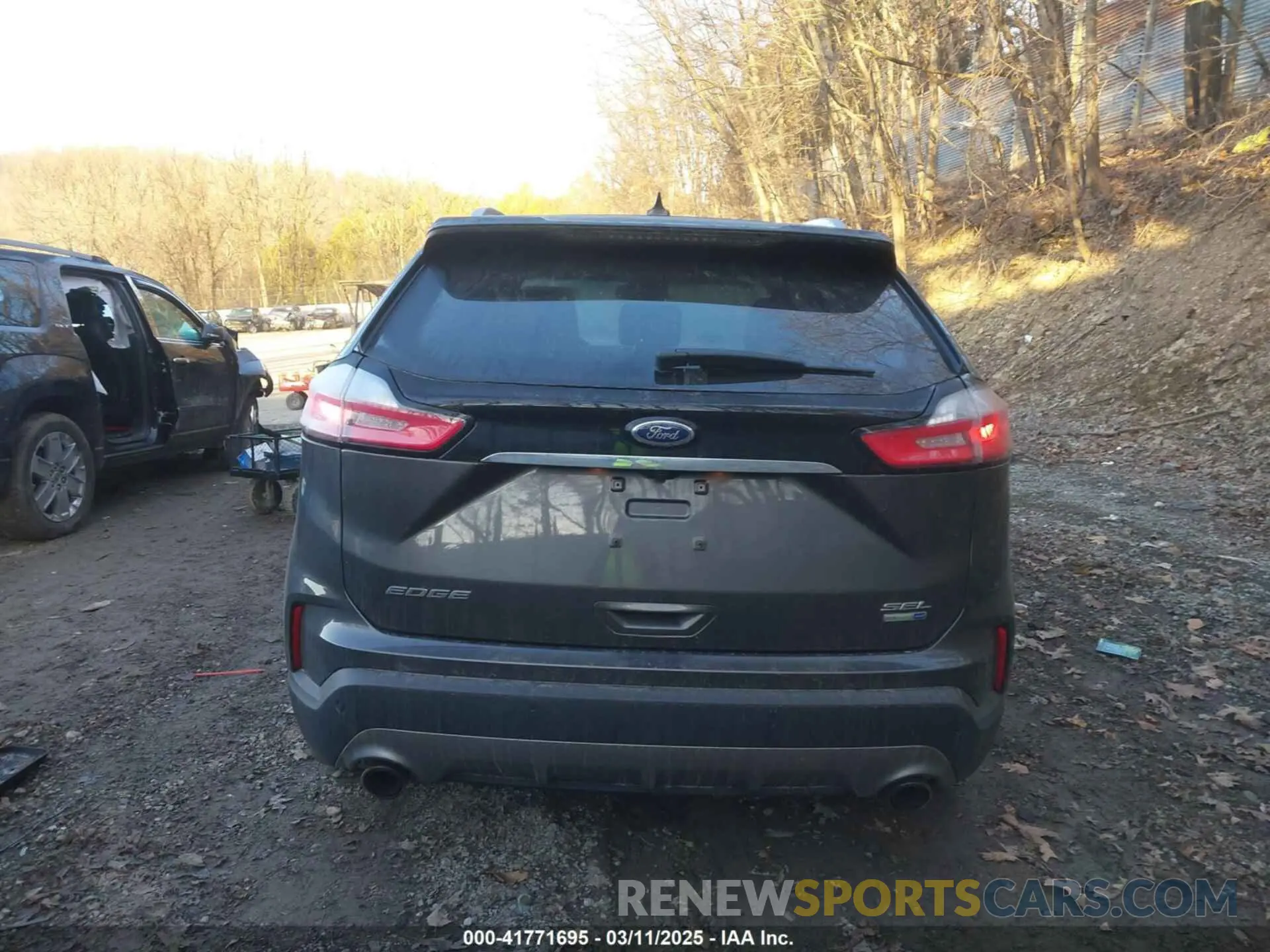 17 Photograph of a damaged car 2FMPK4J90LBA59285 FORD EDGE 2020