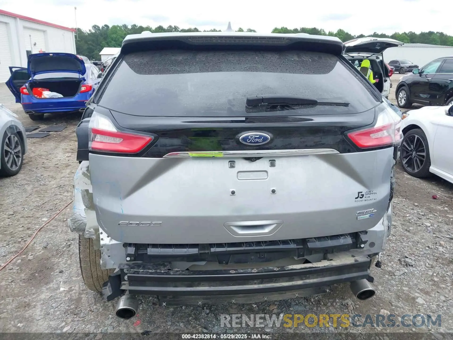 18 Photograph of a damaged car 2FMPK4J9XLBA71542 FORD EDGE 2020