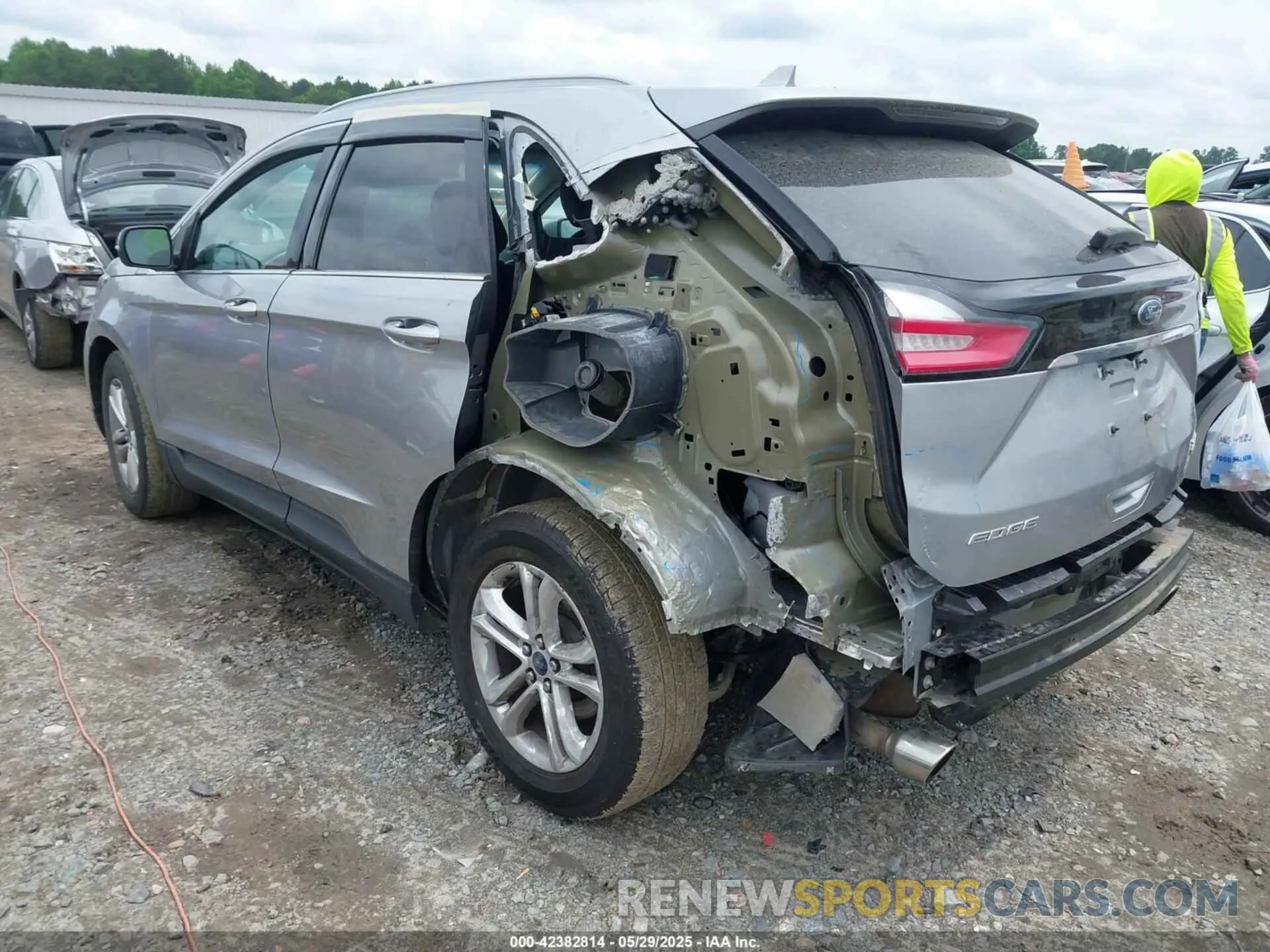 3 Photograph of a damaged car 2FMPK4J9XLBA71542 FORD EDGE 2020