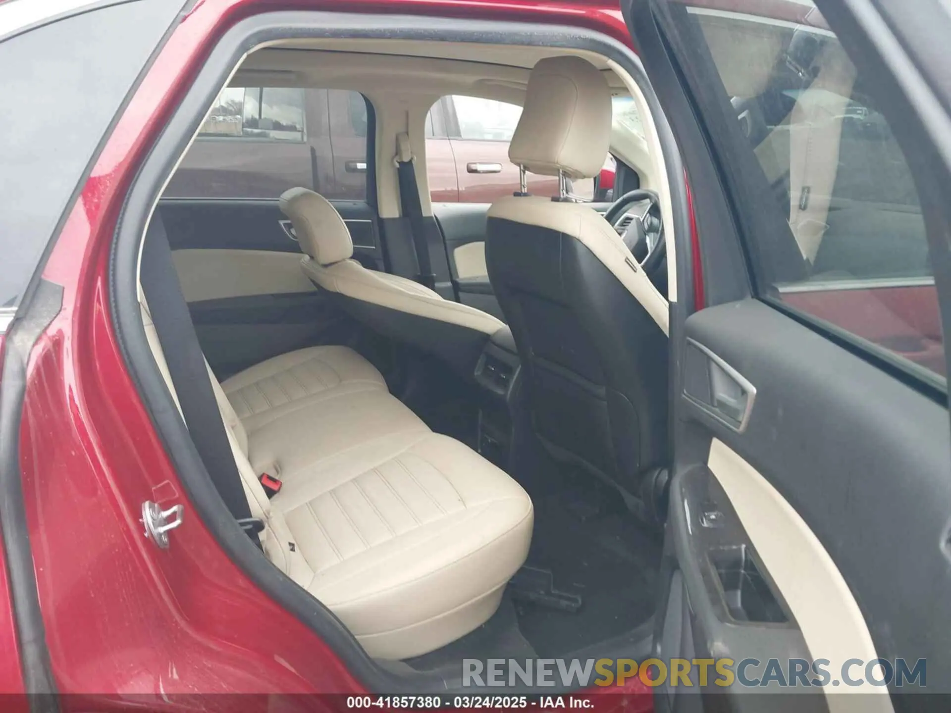 8 Photograph of a damaged car 2FMPK4J9XLBB00165 FORD EDGE 2020
