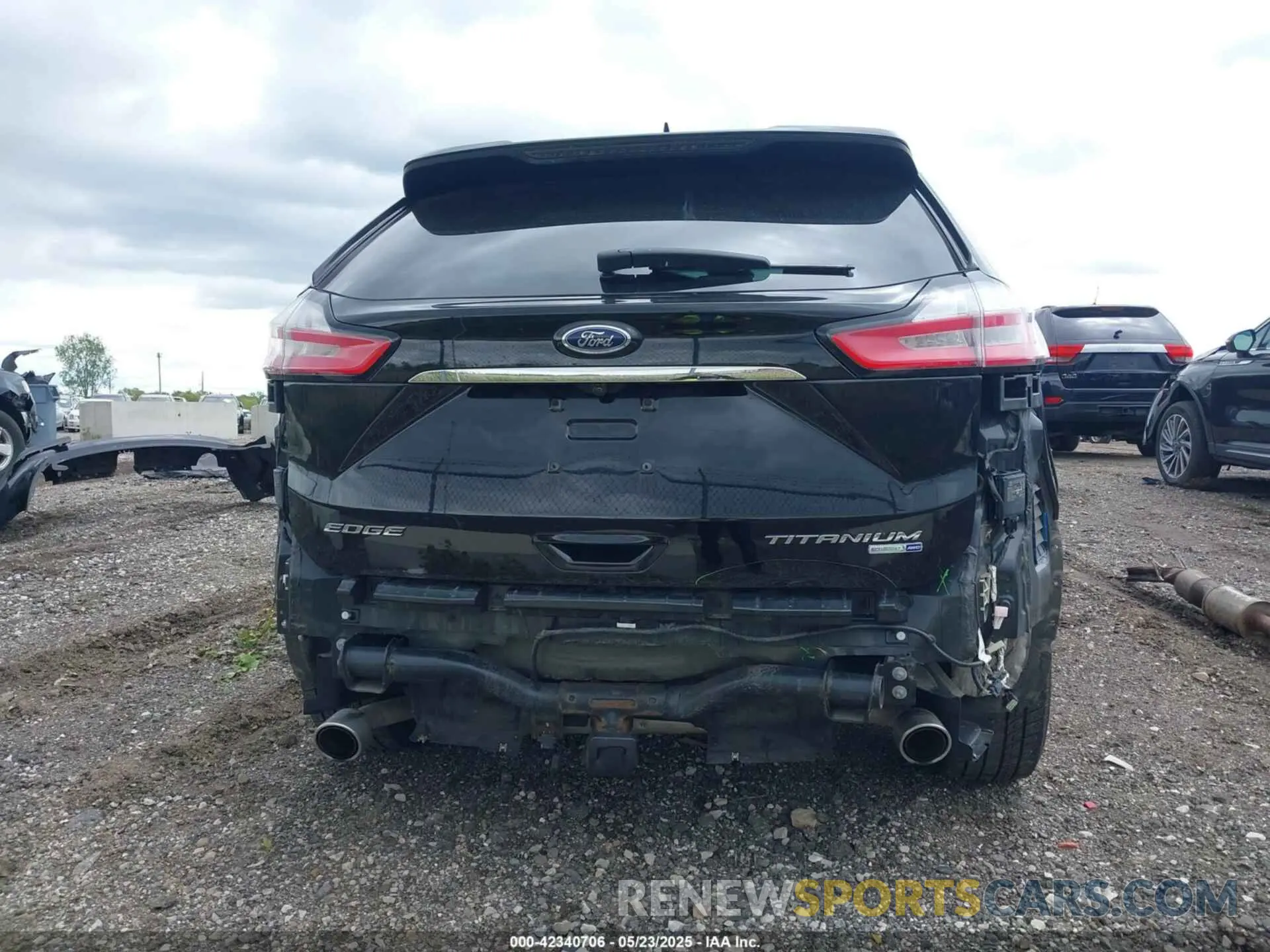 17 Photograph of a damaged car 2FMPK4K94LBA22657 FORD EDGE 2020