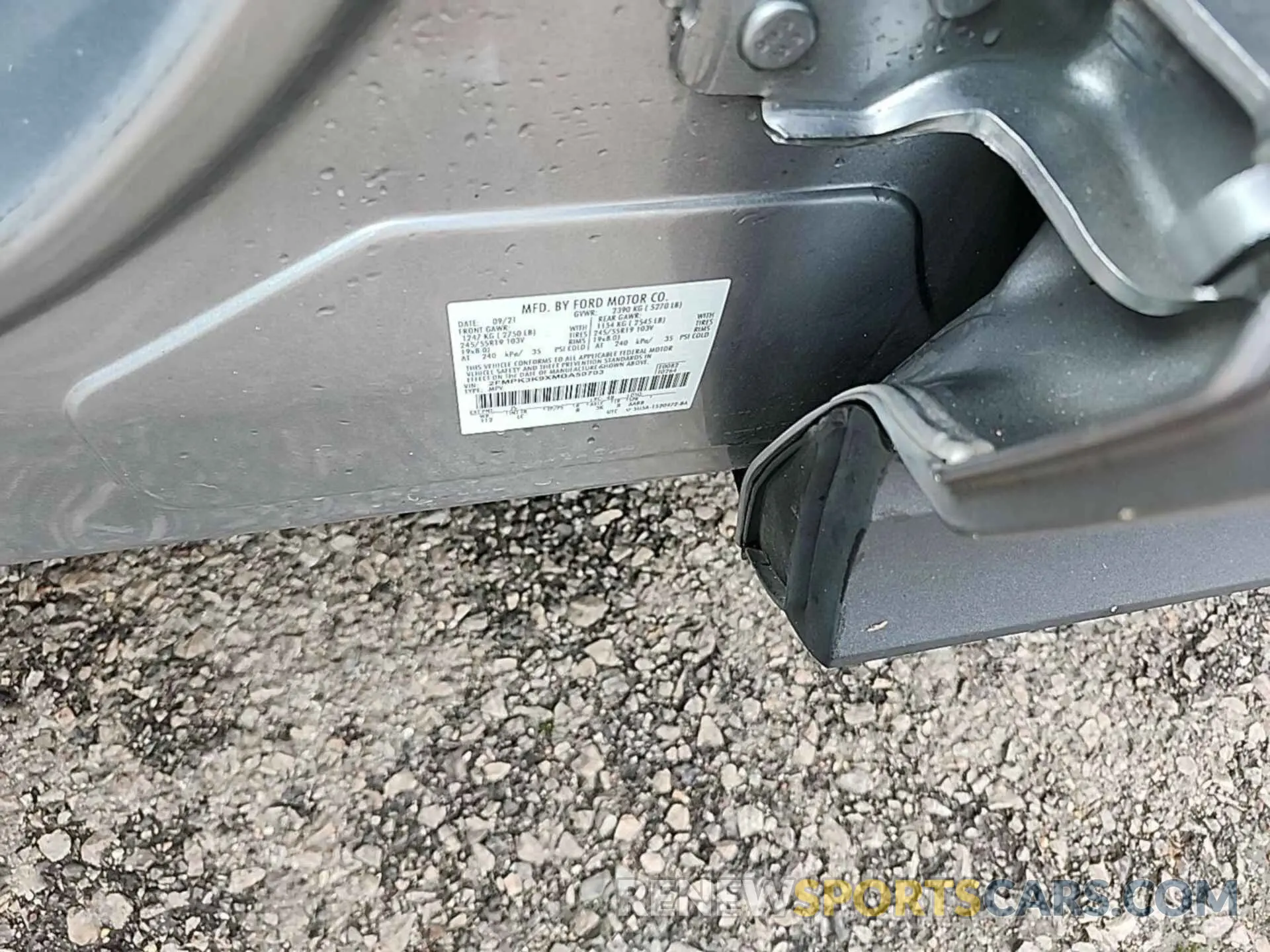 18 Photograph of a damaged car 2FMPK3K9XMBA50703 FORD EDGE 2021
