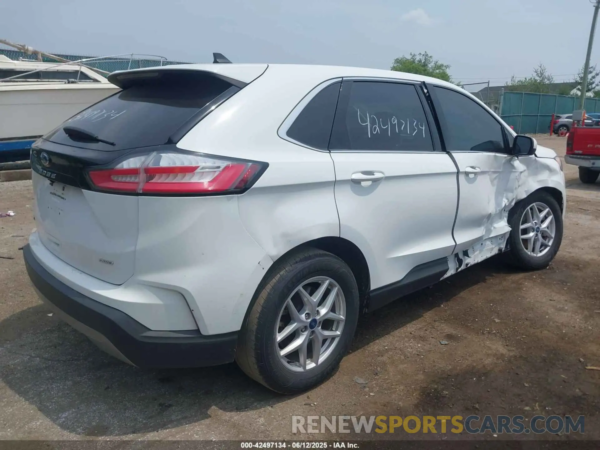 4 Photograph of a damaged car 2FMPK4J92MBA02085 FORD EDGE 2021