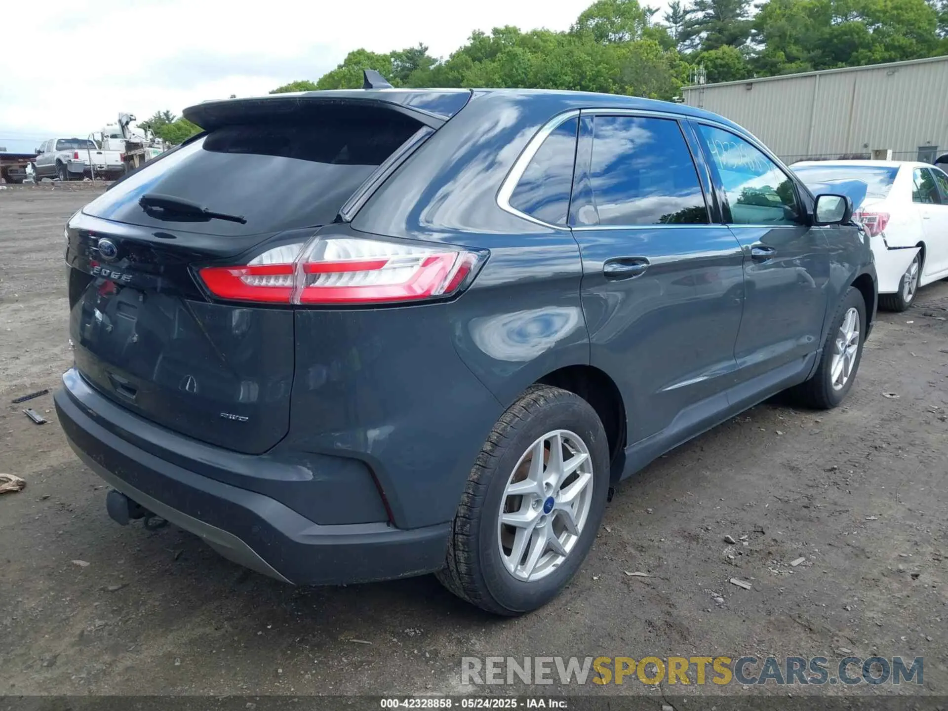 4 Photograph of a damaged car 2FMPK4J94MBA43236 FORD EDGE 2021