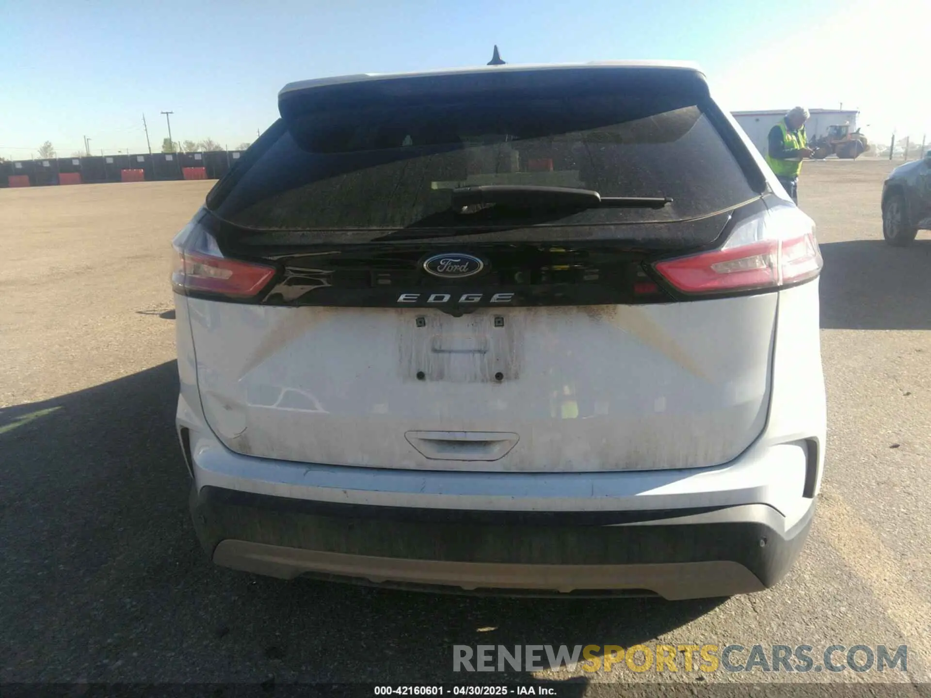 16 Photograph of a damaged car 2FMPK4J94MBA50154 FORD EDGE 2021